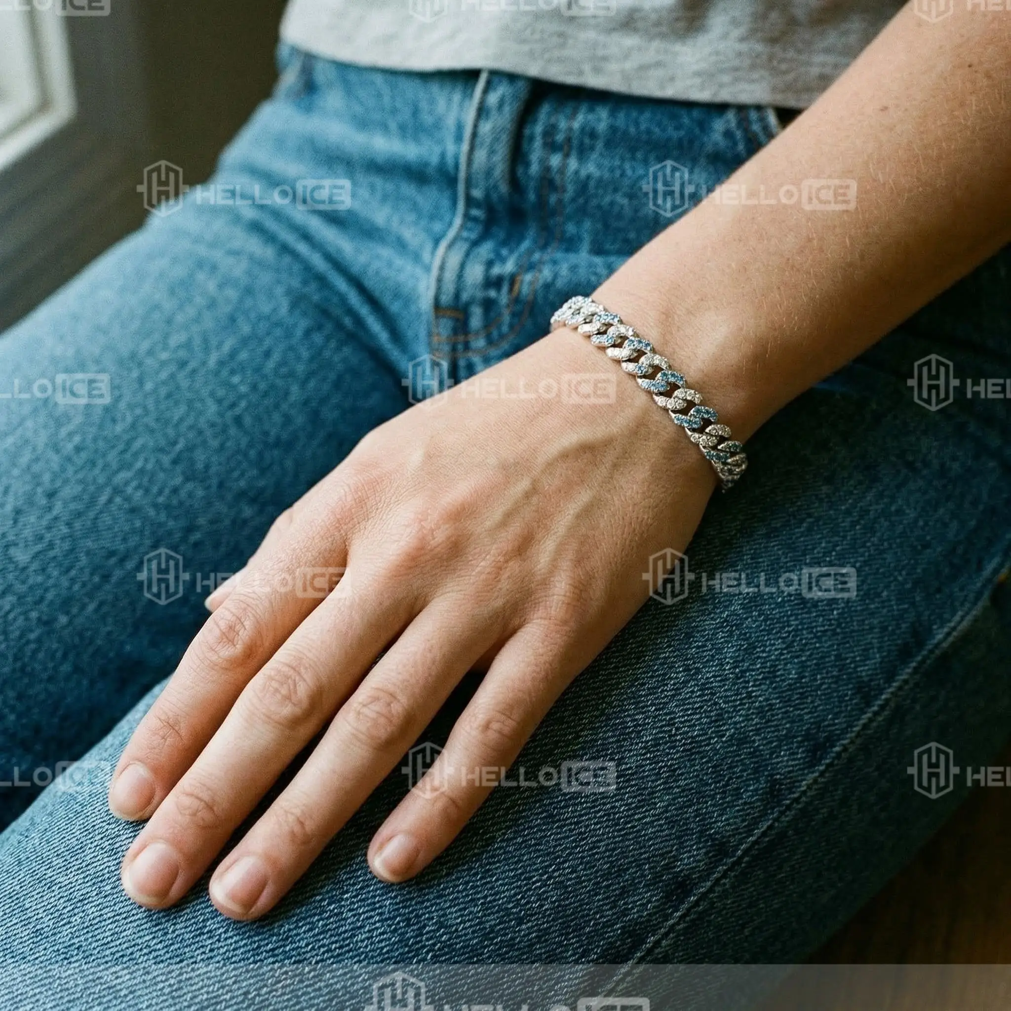 Helloice Review Image
