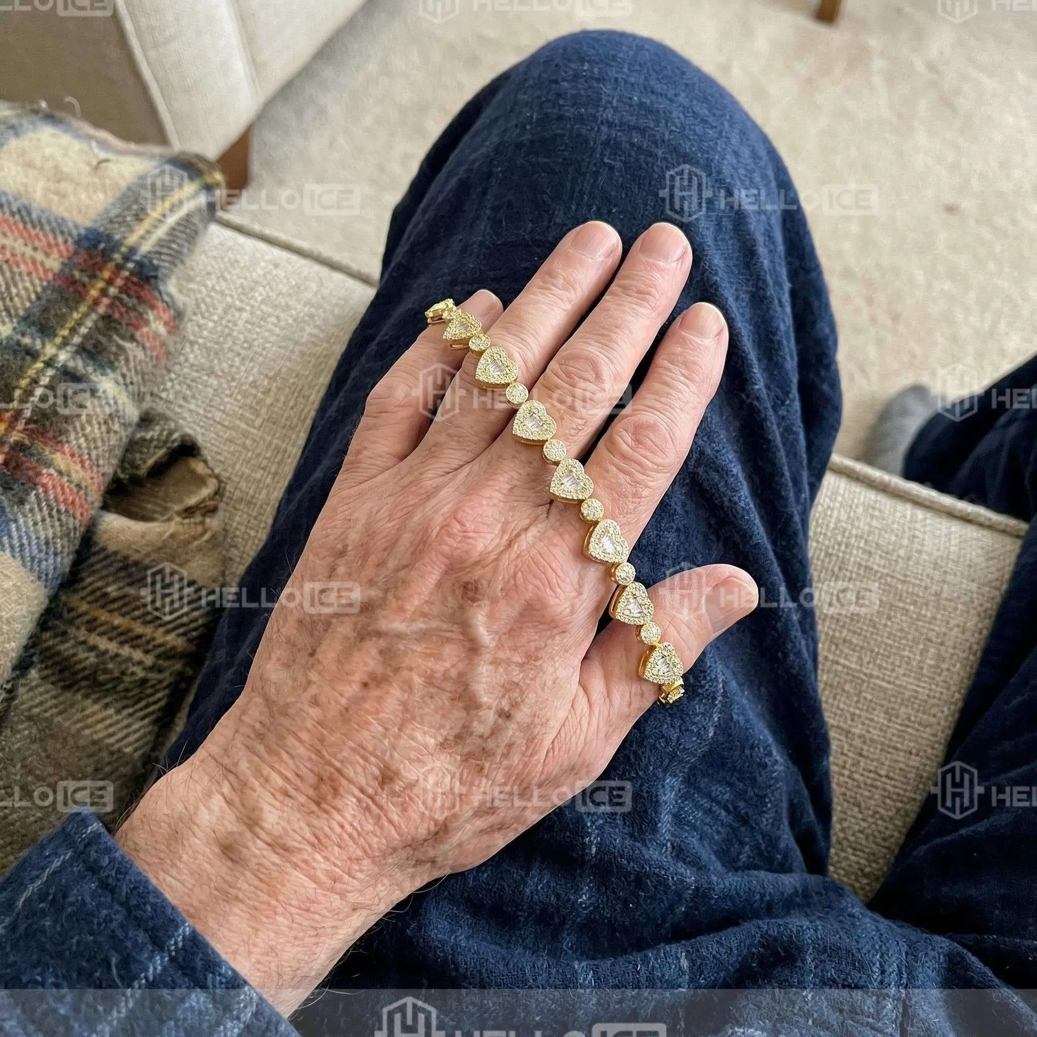 Helloice Review Image