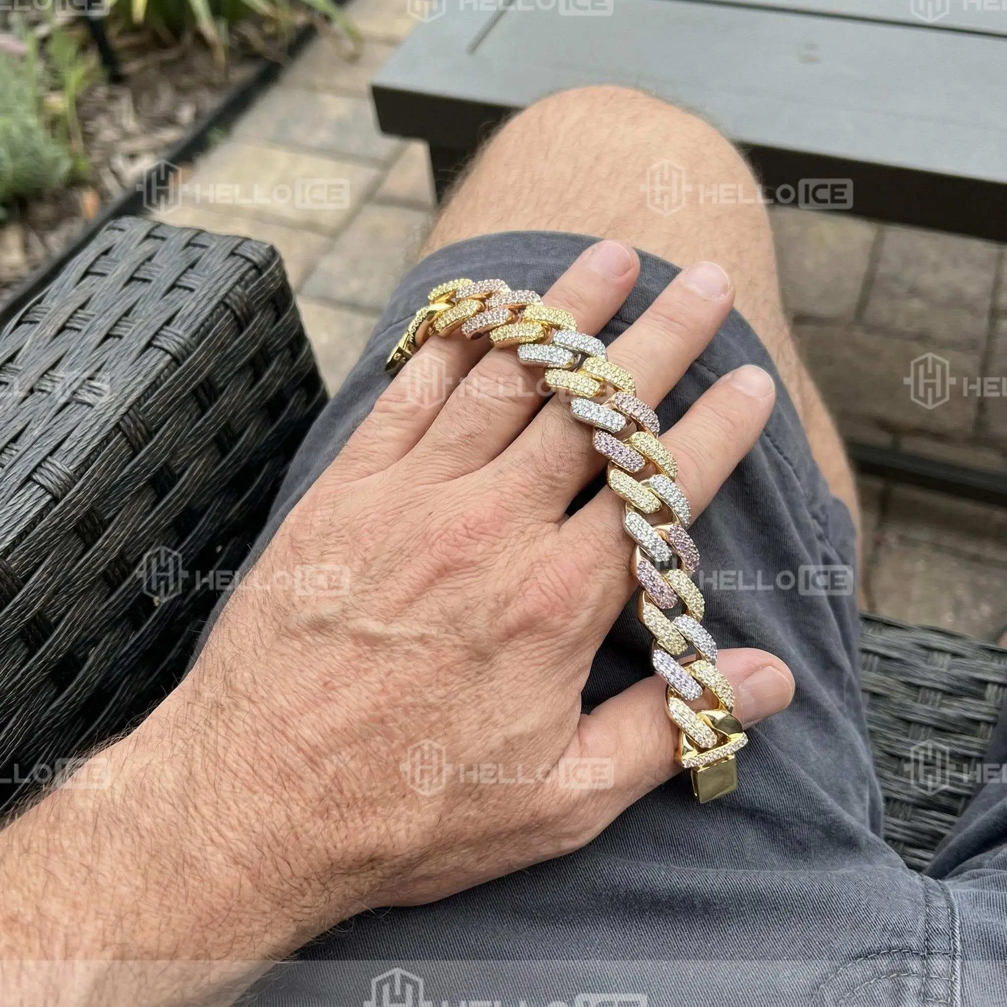 Helloice Review Image