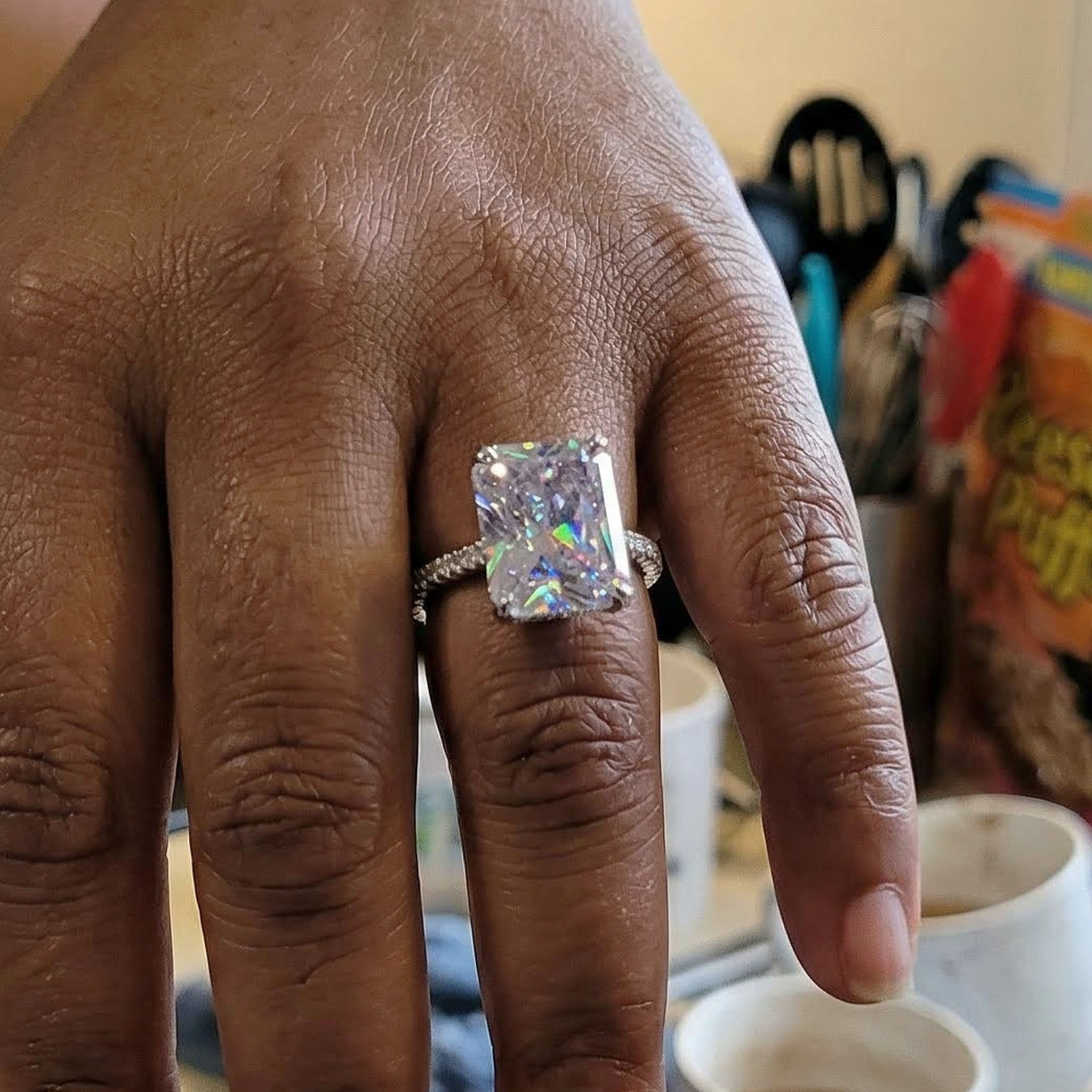 Helloice Review Image