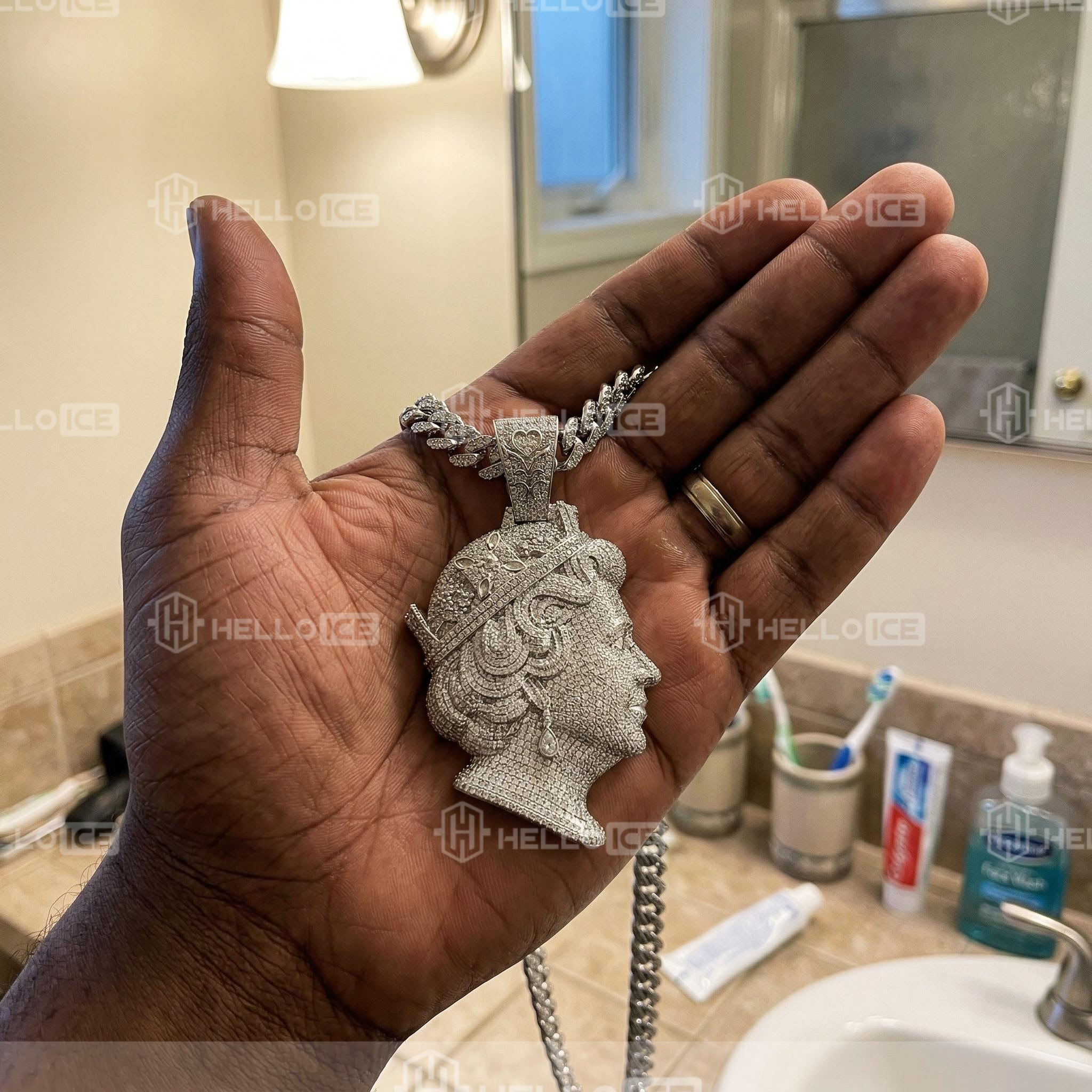 Helloice Review Image