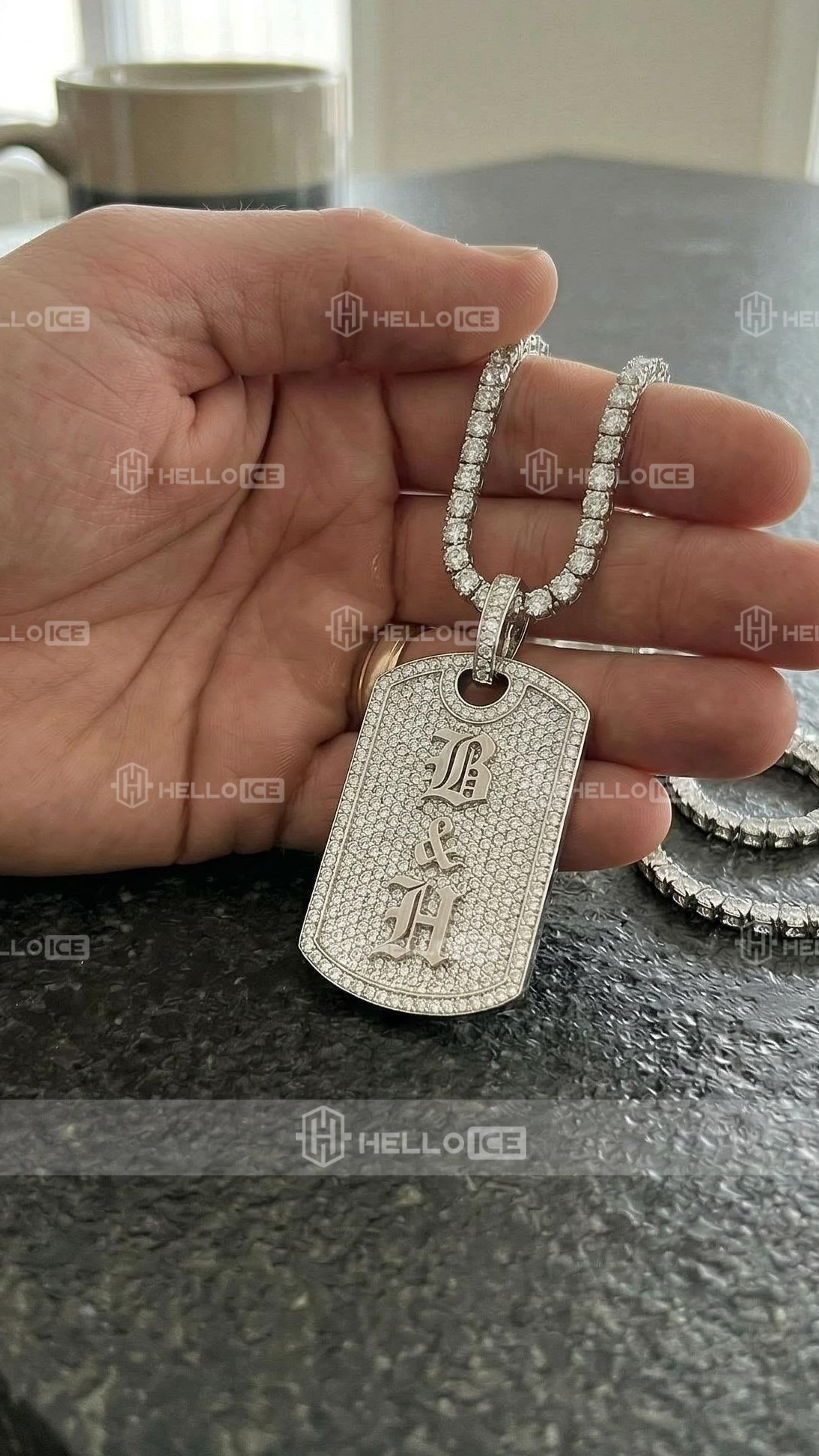 Helloice Review Image