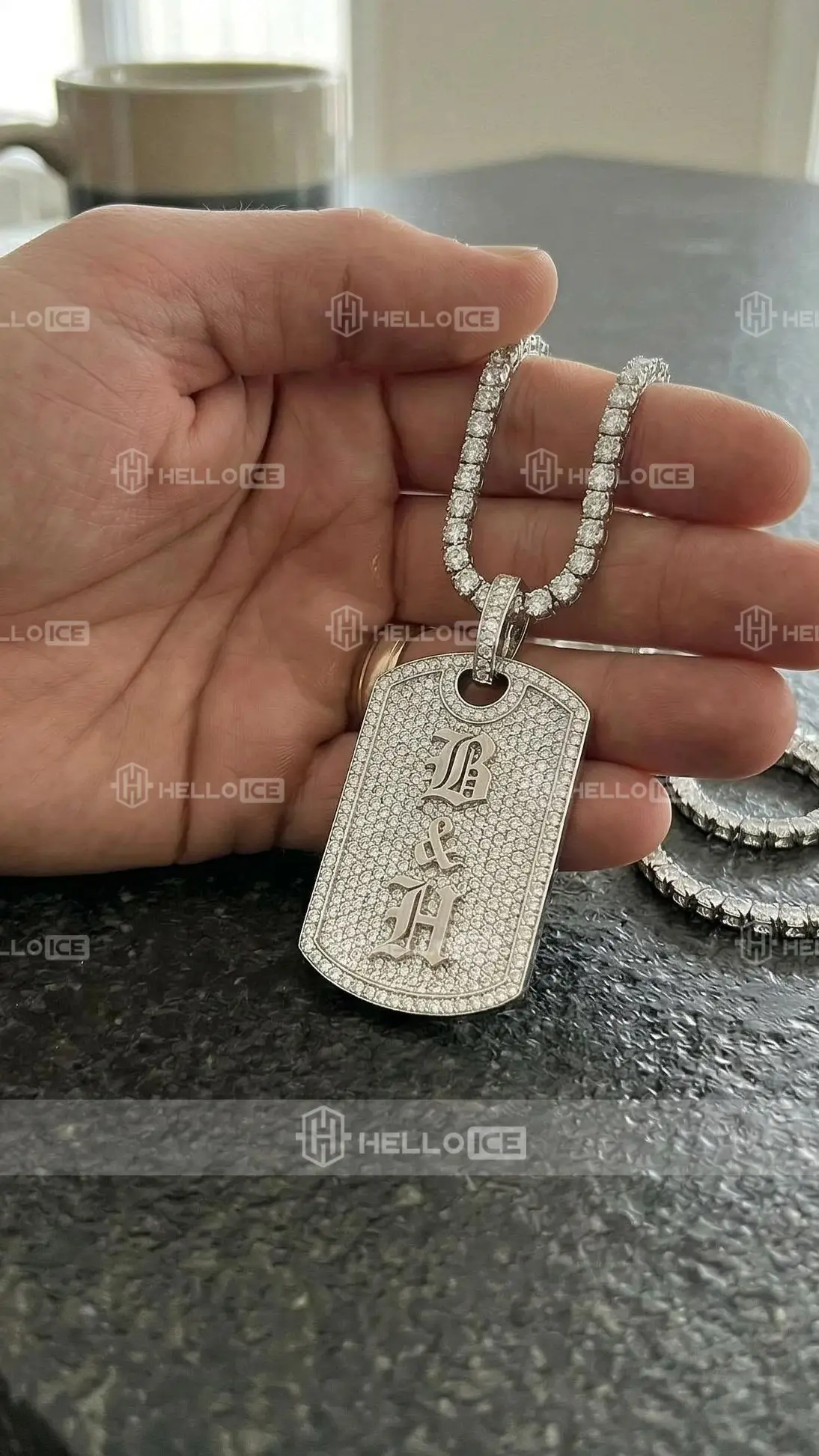 Helloice Review Image