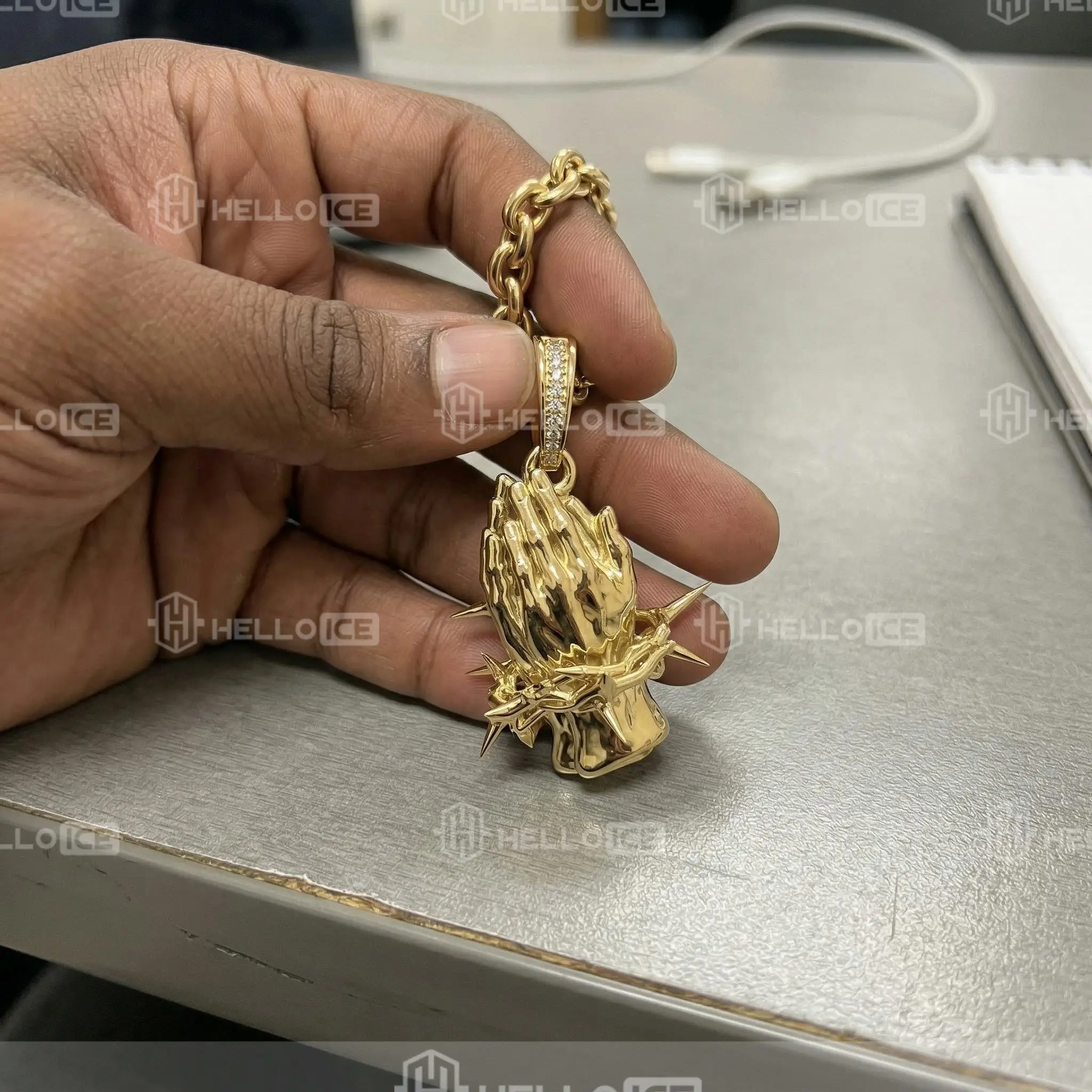 Helloice Review Image