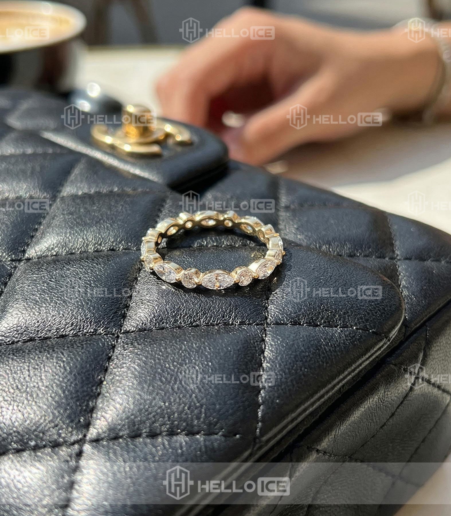 Helloice Review Image