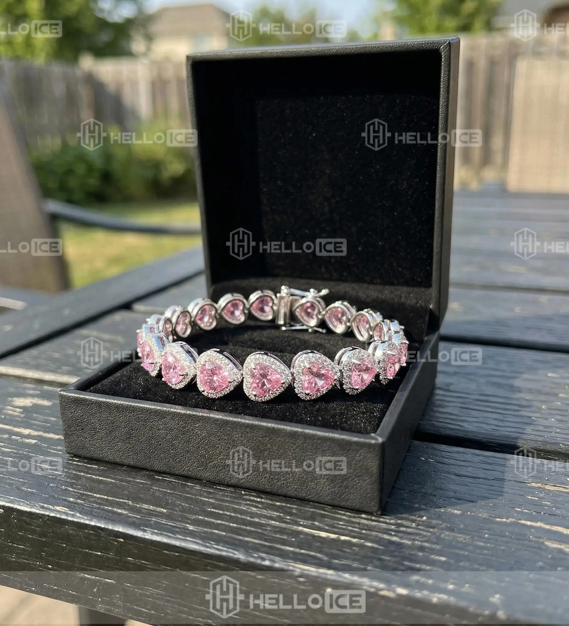 Helloice Review Image