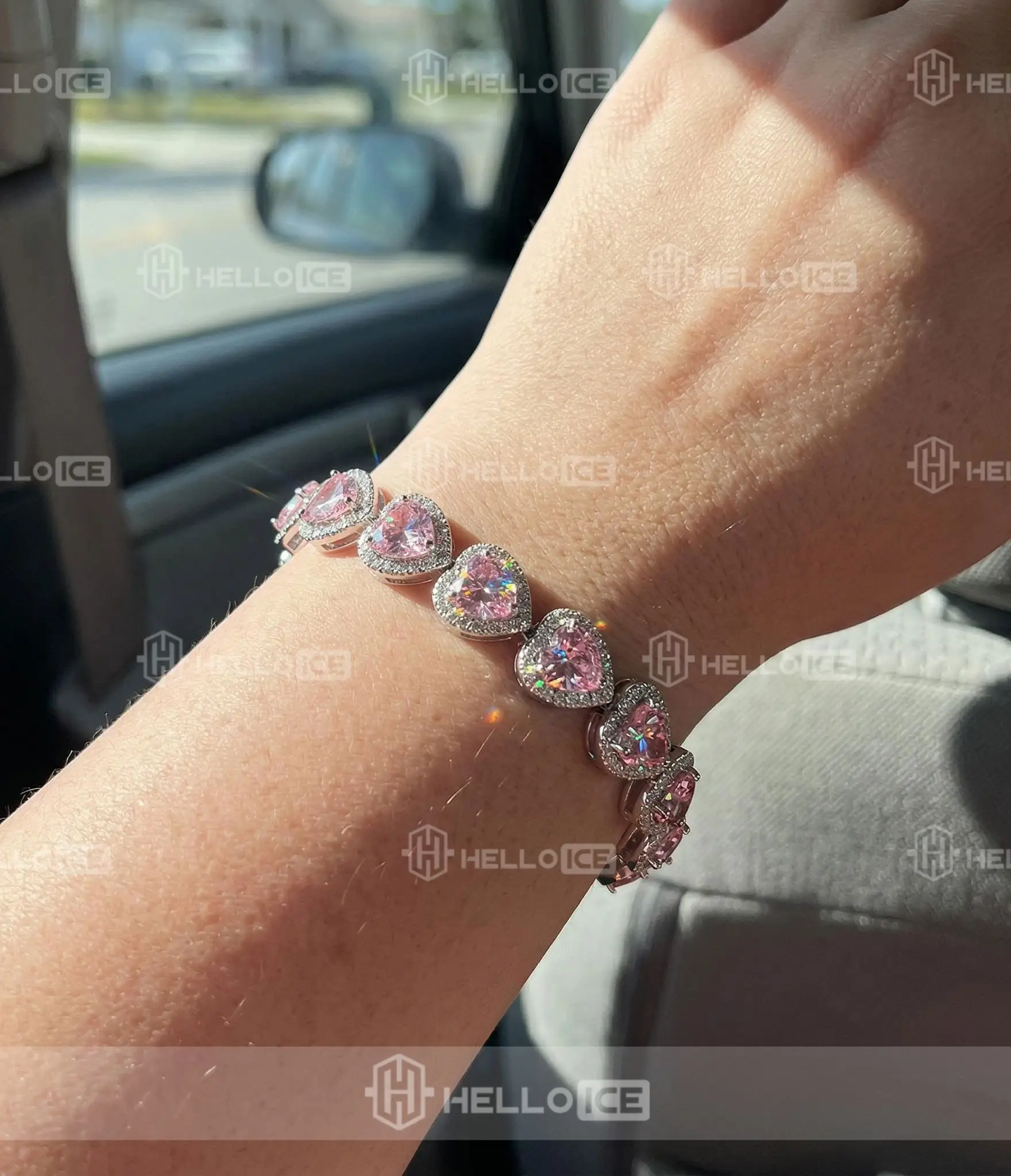 Helloice Review Image