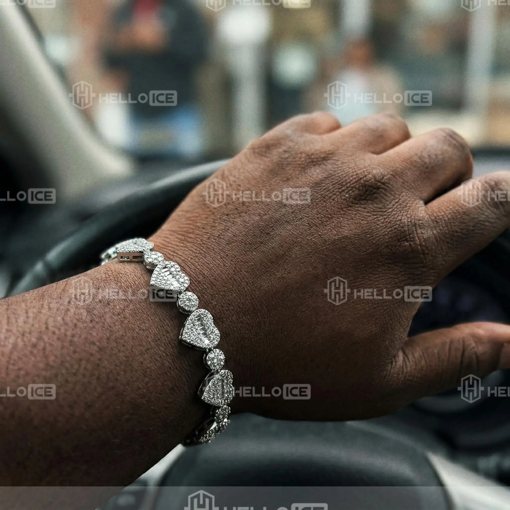 Helloice Review Image