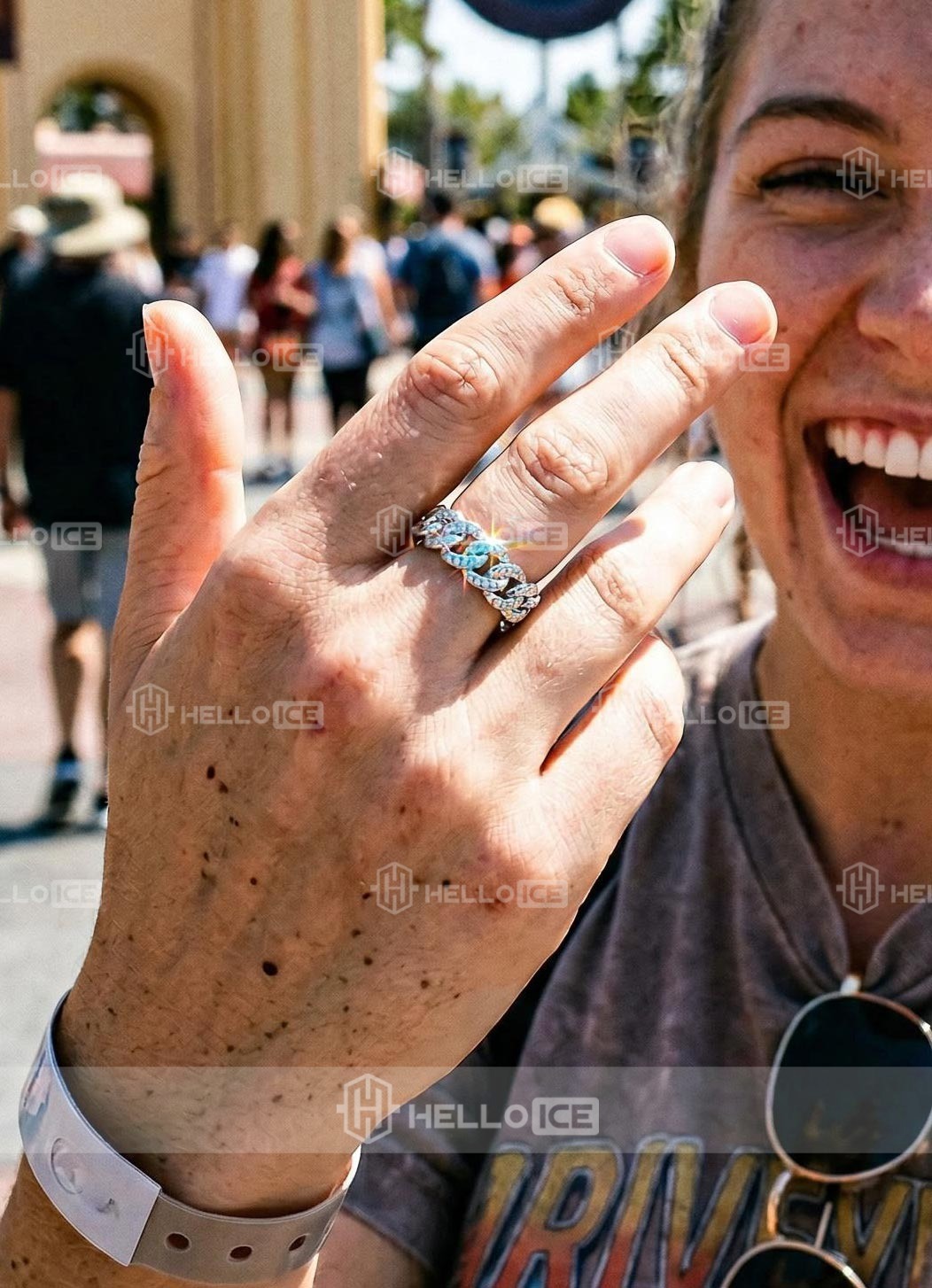 Helloice Review Image