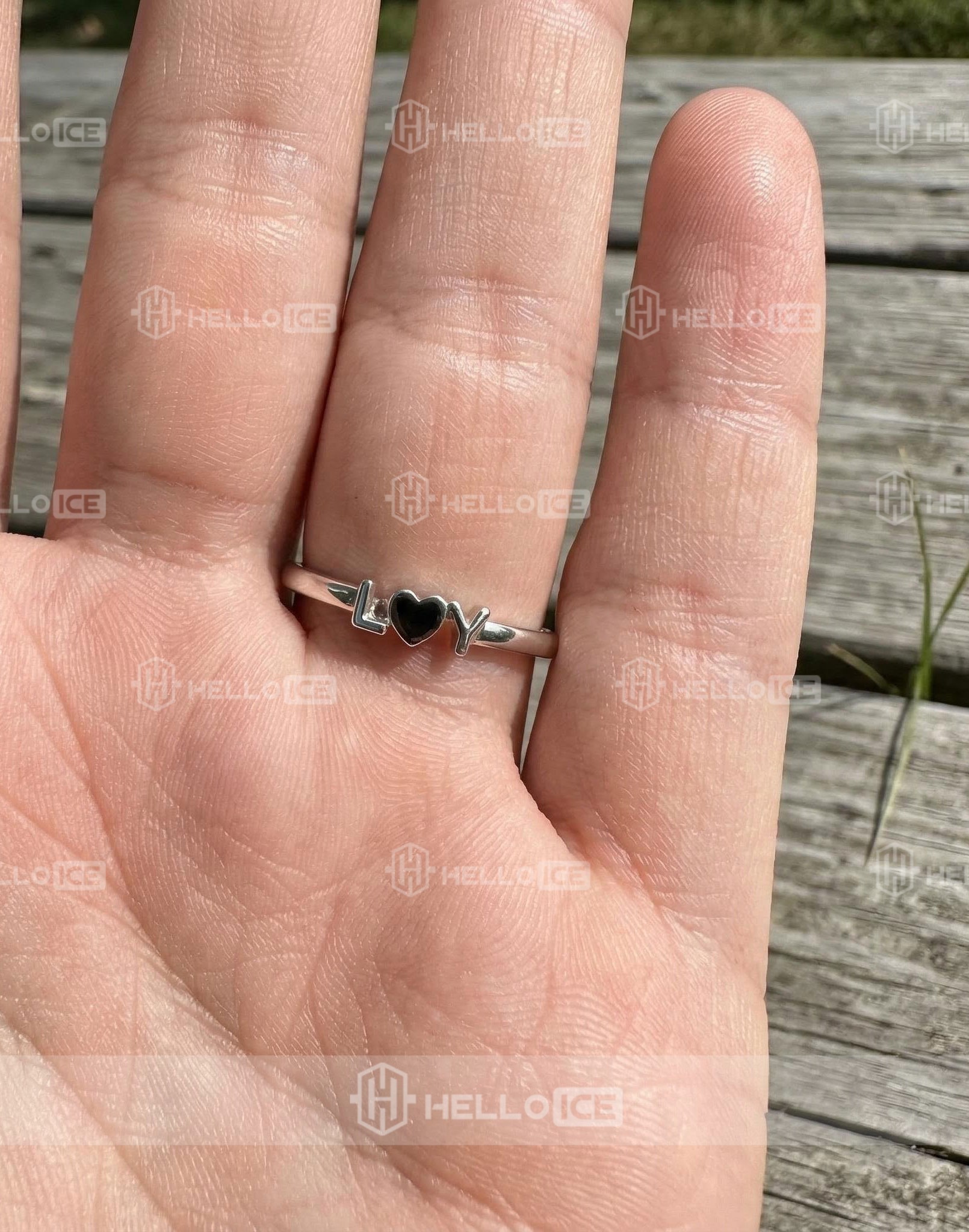 Helloice Review Image