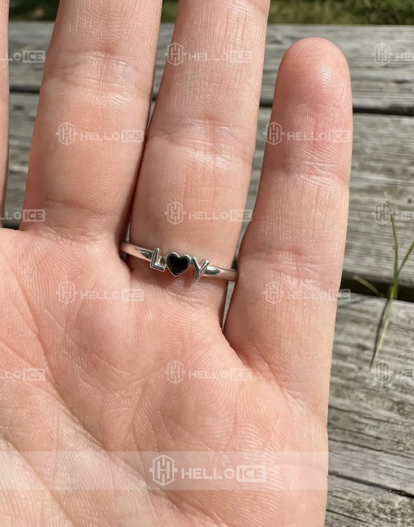 Helloice Review Image