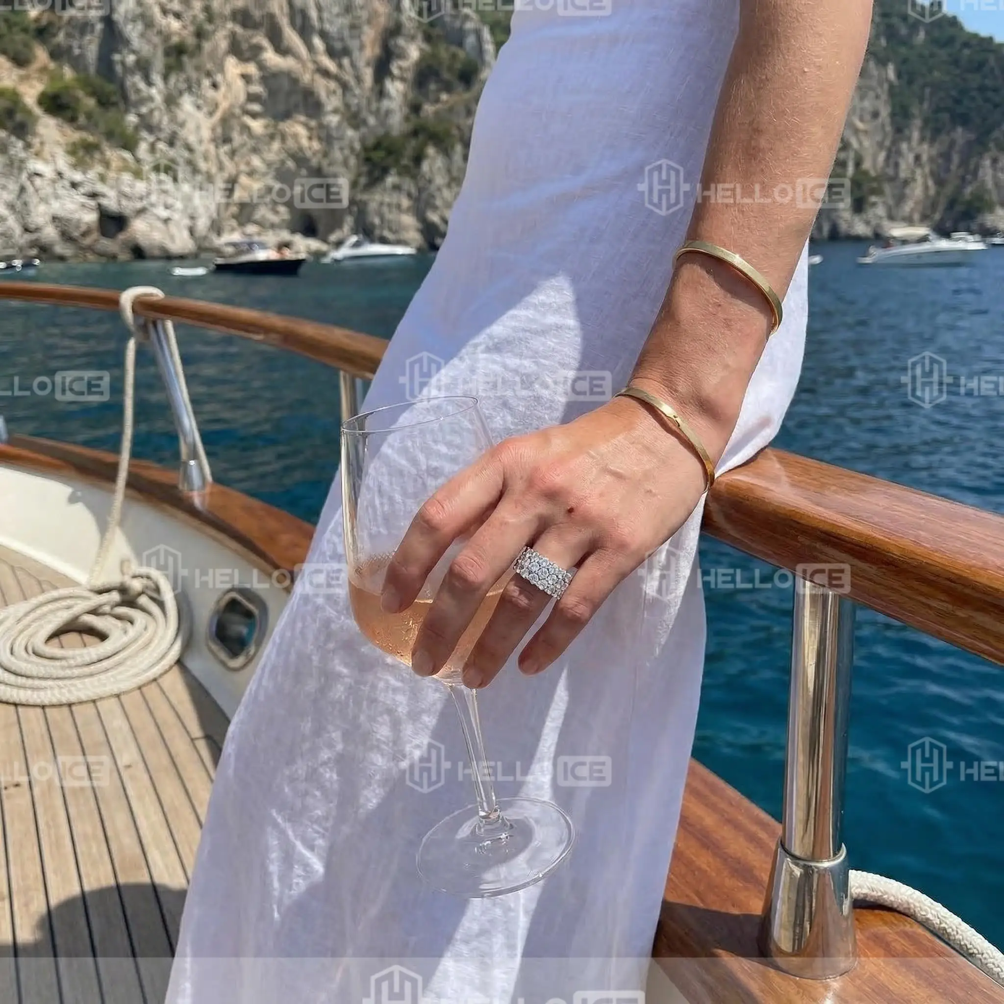 Helloice Review Image