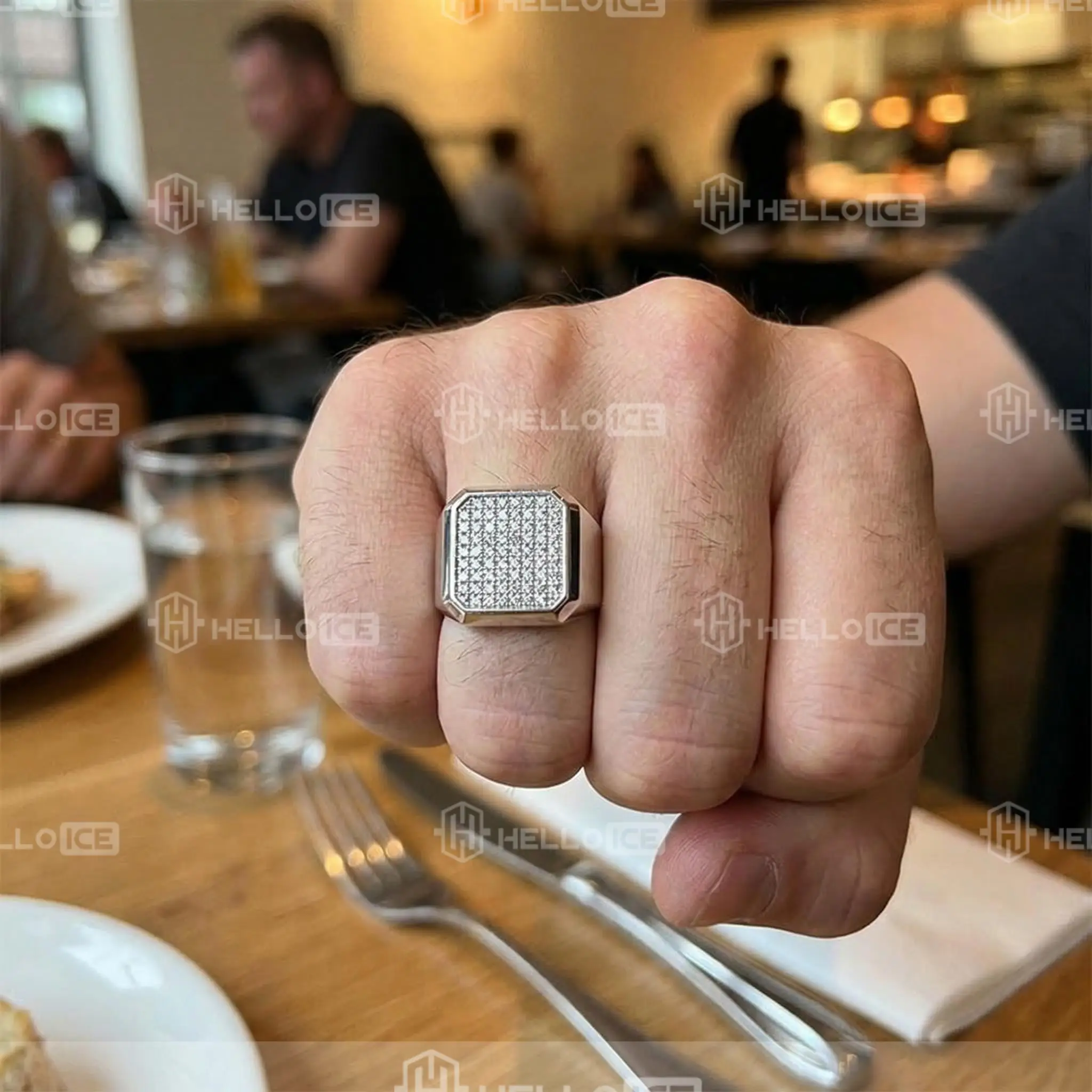 Helloice Review Image