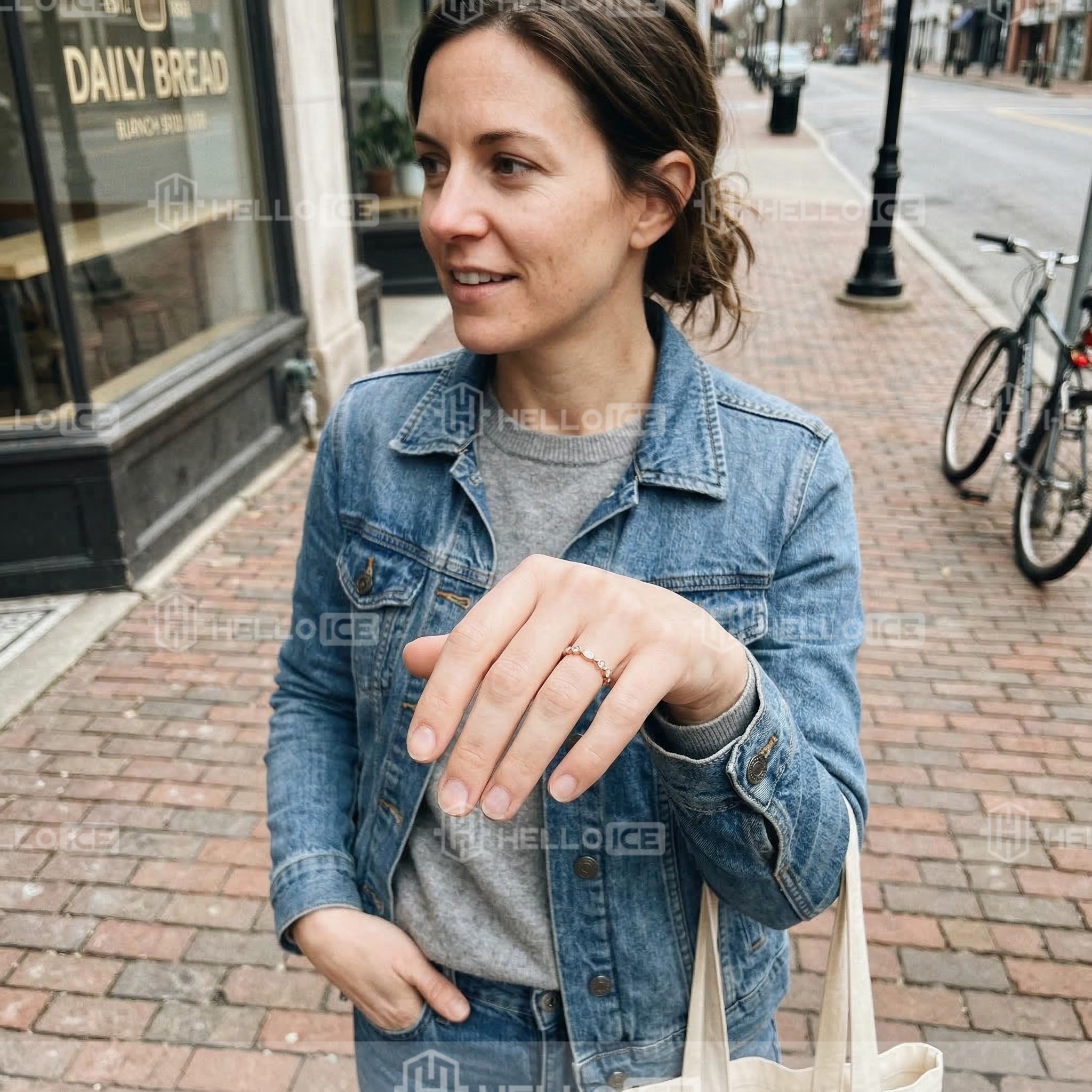 Helloice Review Image