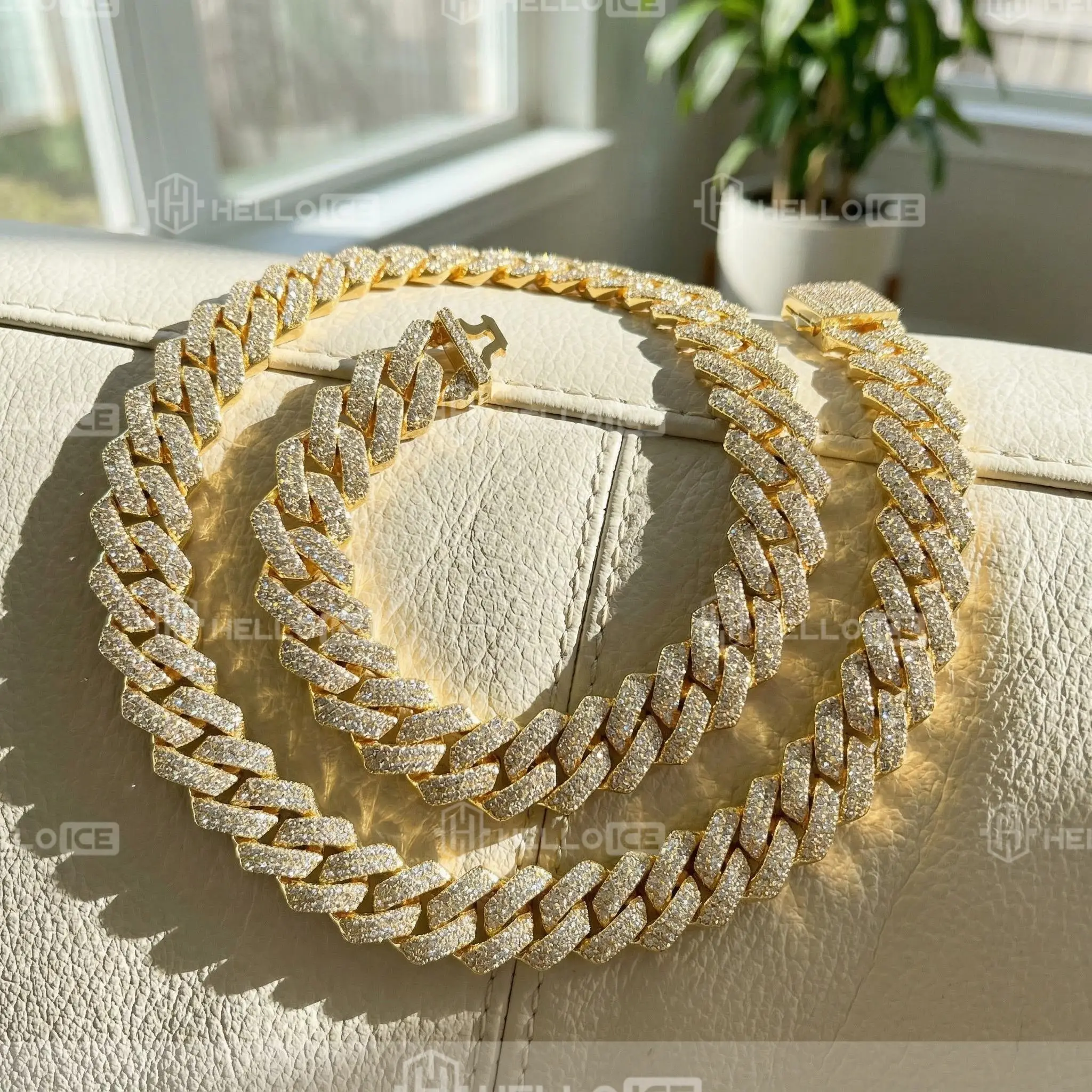 Helloice Review Image