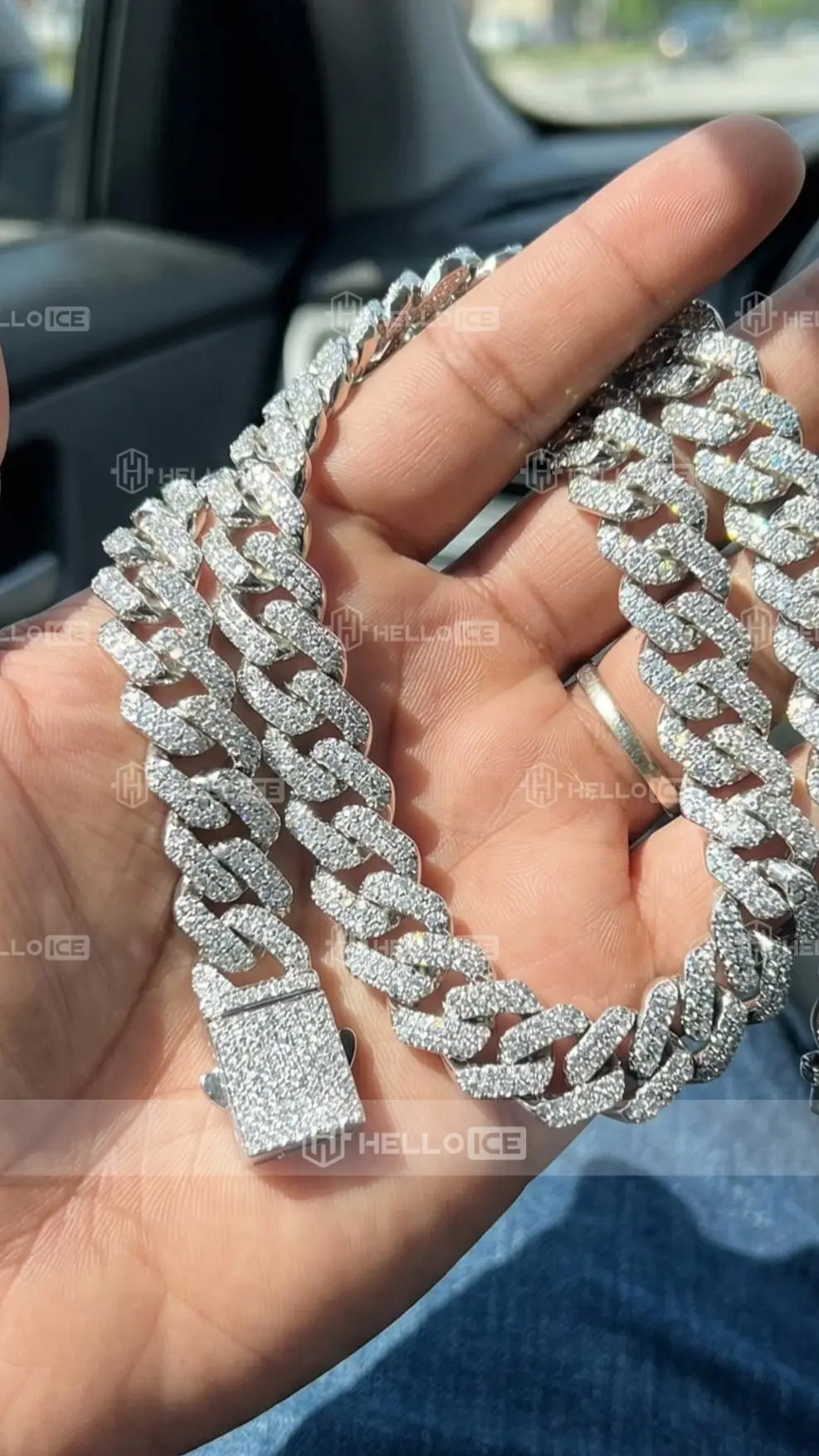 Helloice Review Image