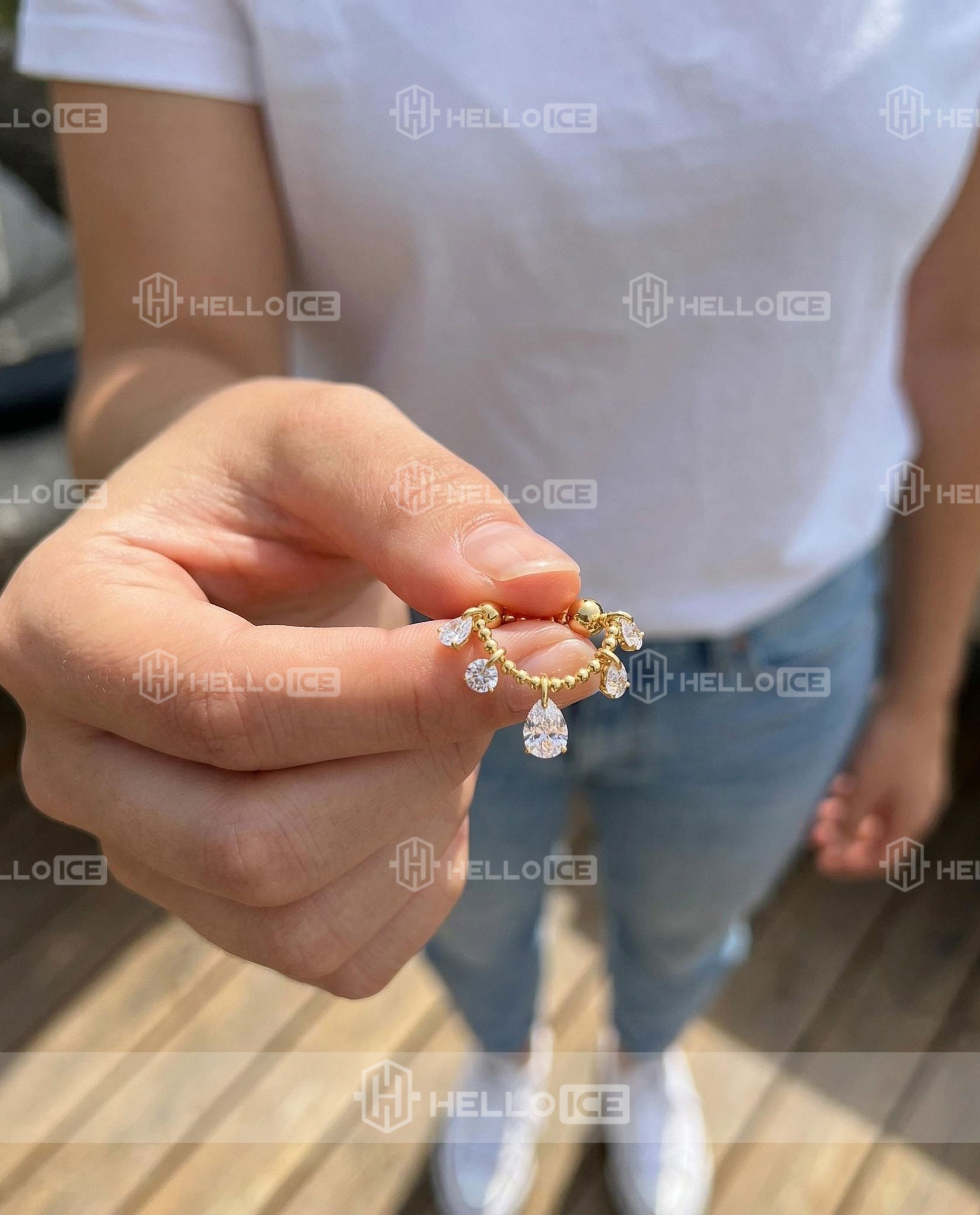Helloice Review Image