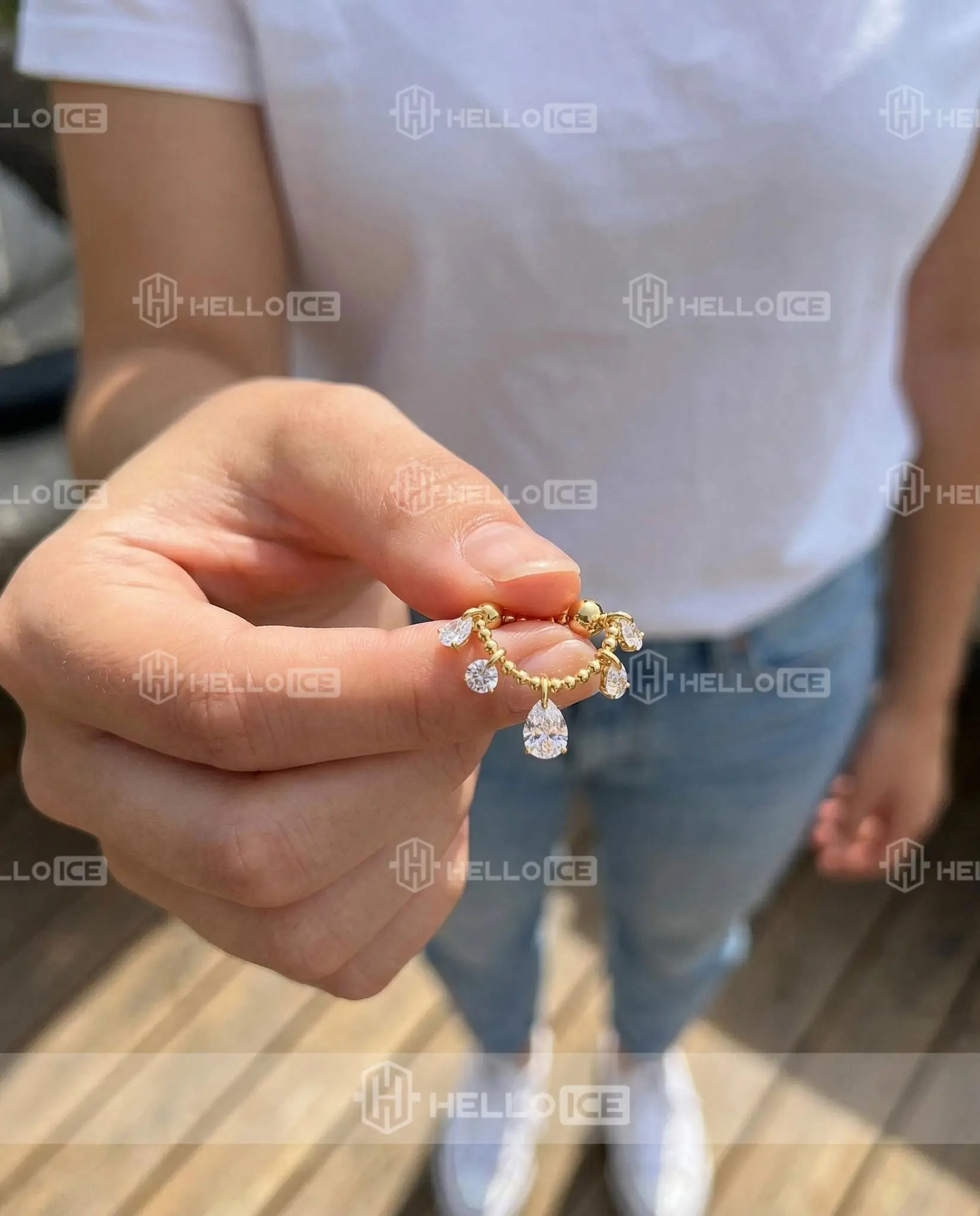 Helloice Review Image