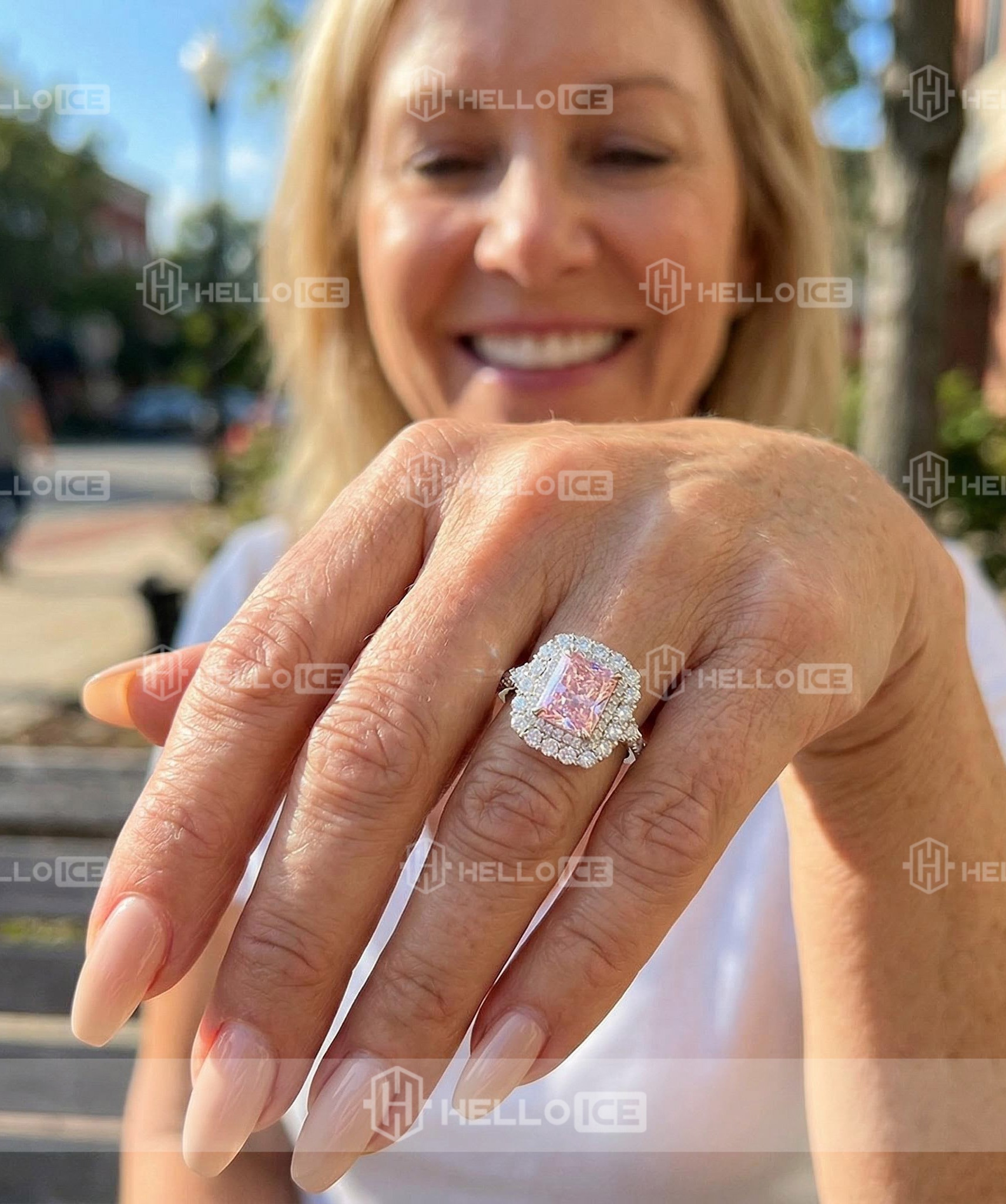 Helloice Review Image