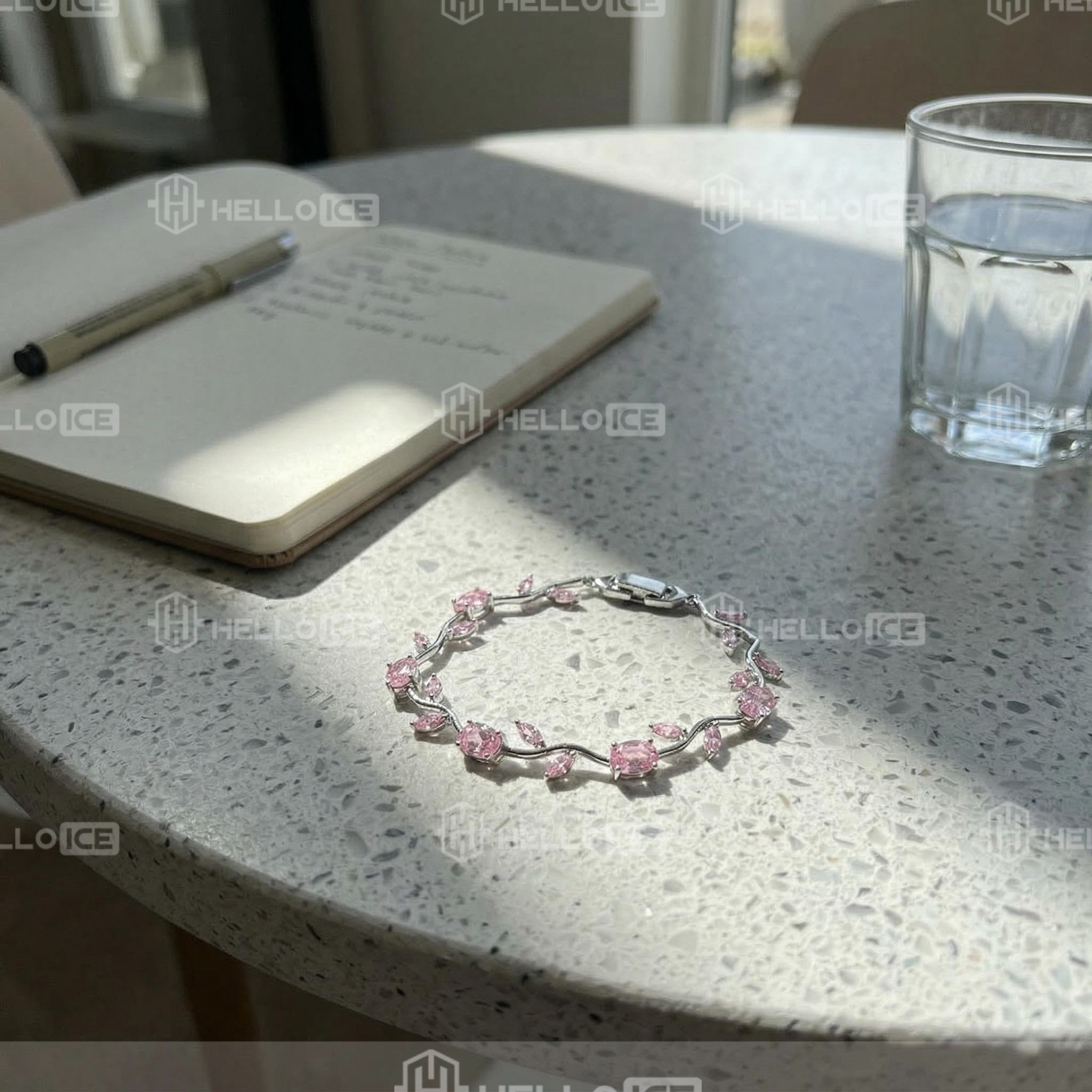 Helloice Review Image