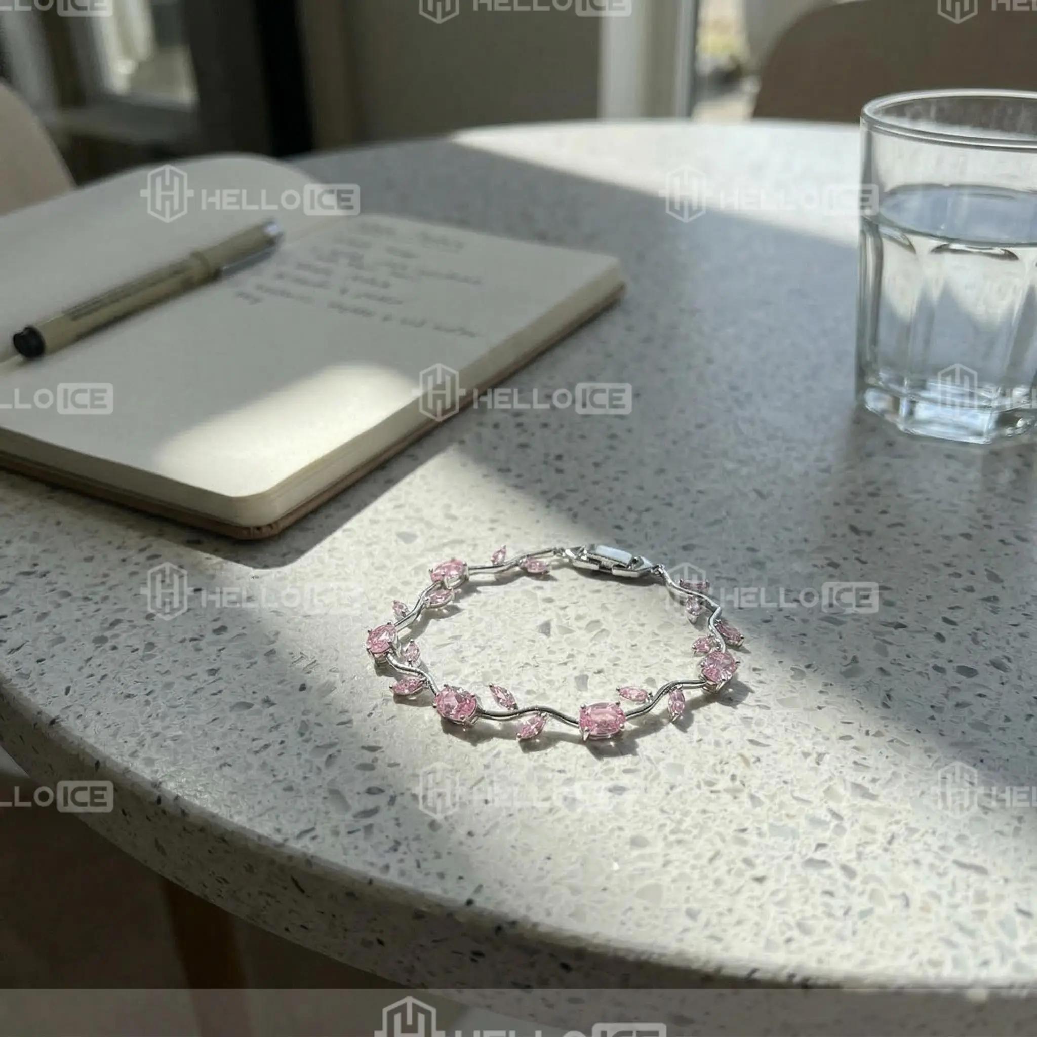 Helloice Review Image