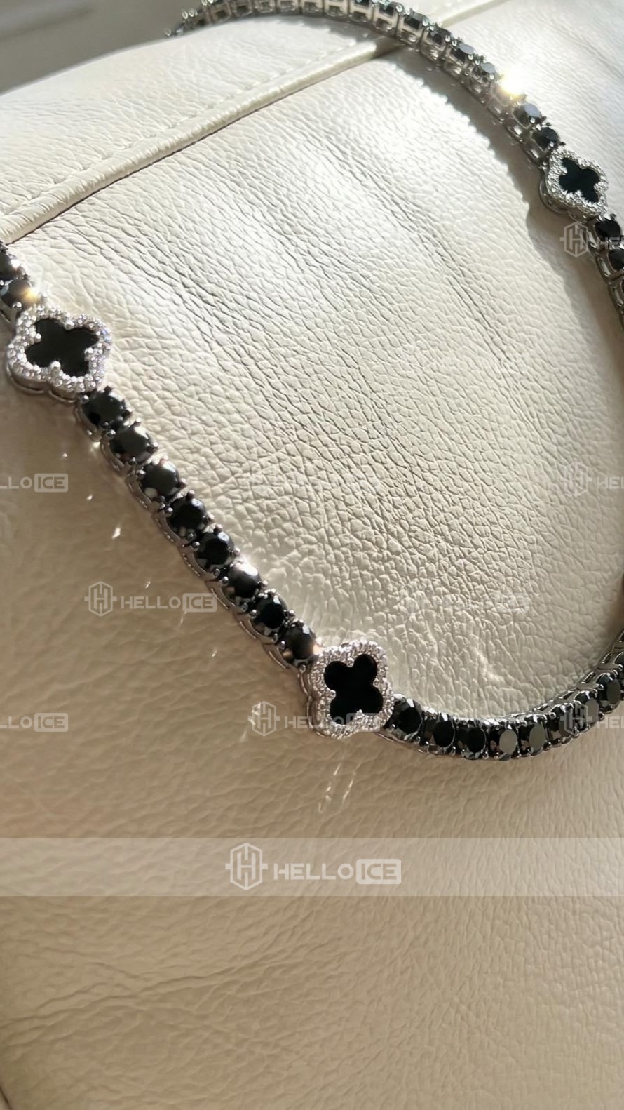 Helloice Review Image