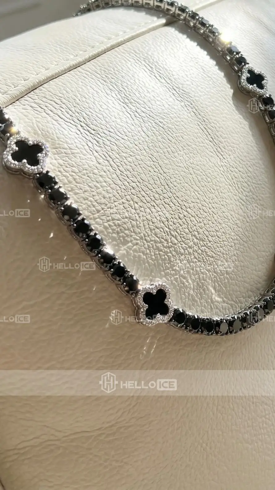 Helloice Review Image