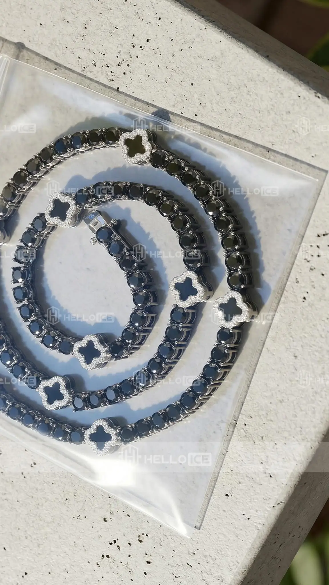 Helloice Review Image