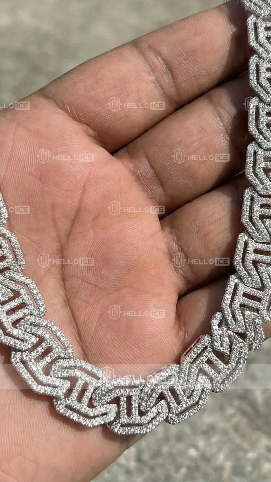 Helloice Review Image