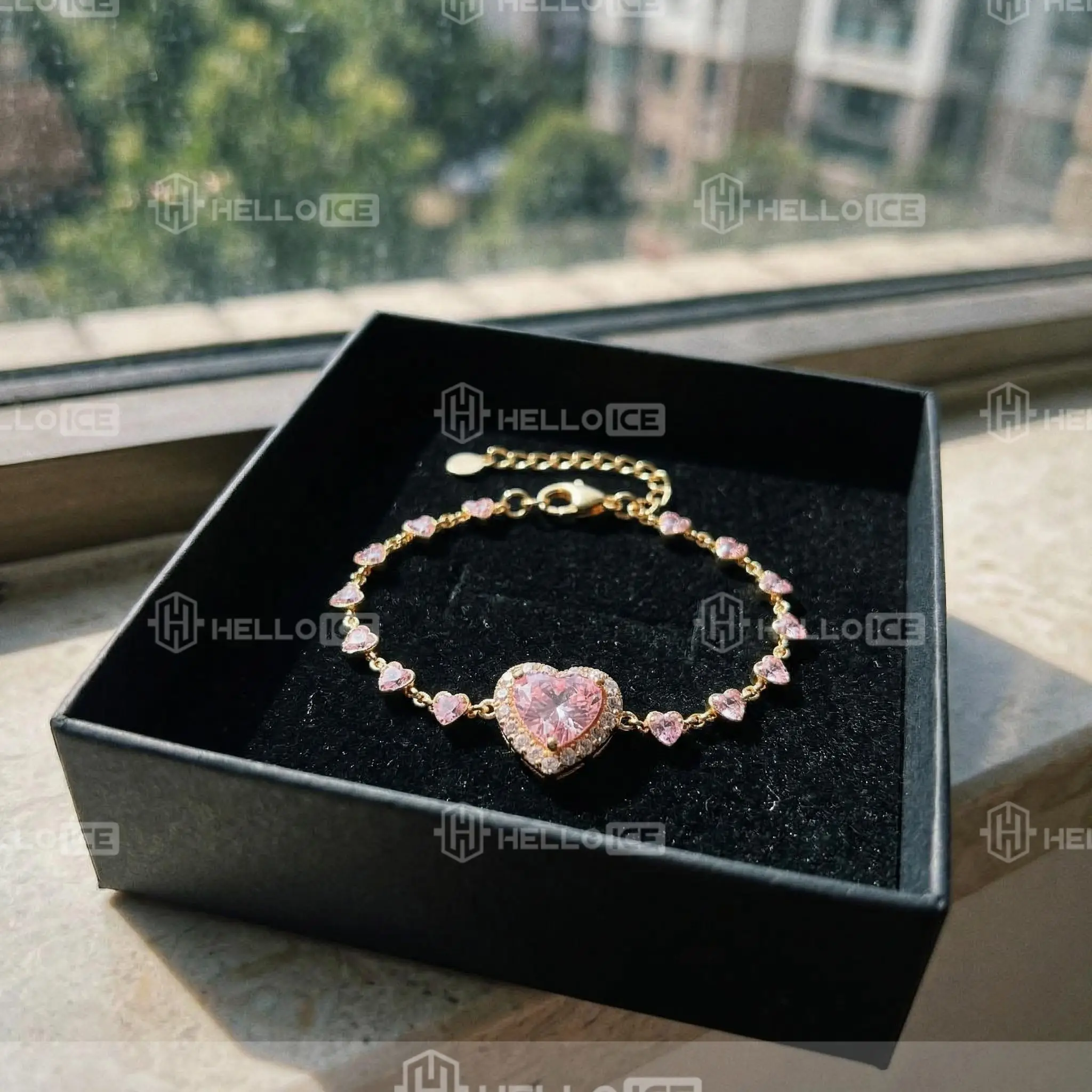 Helloice Review Image