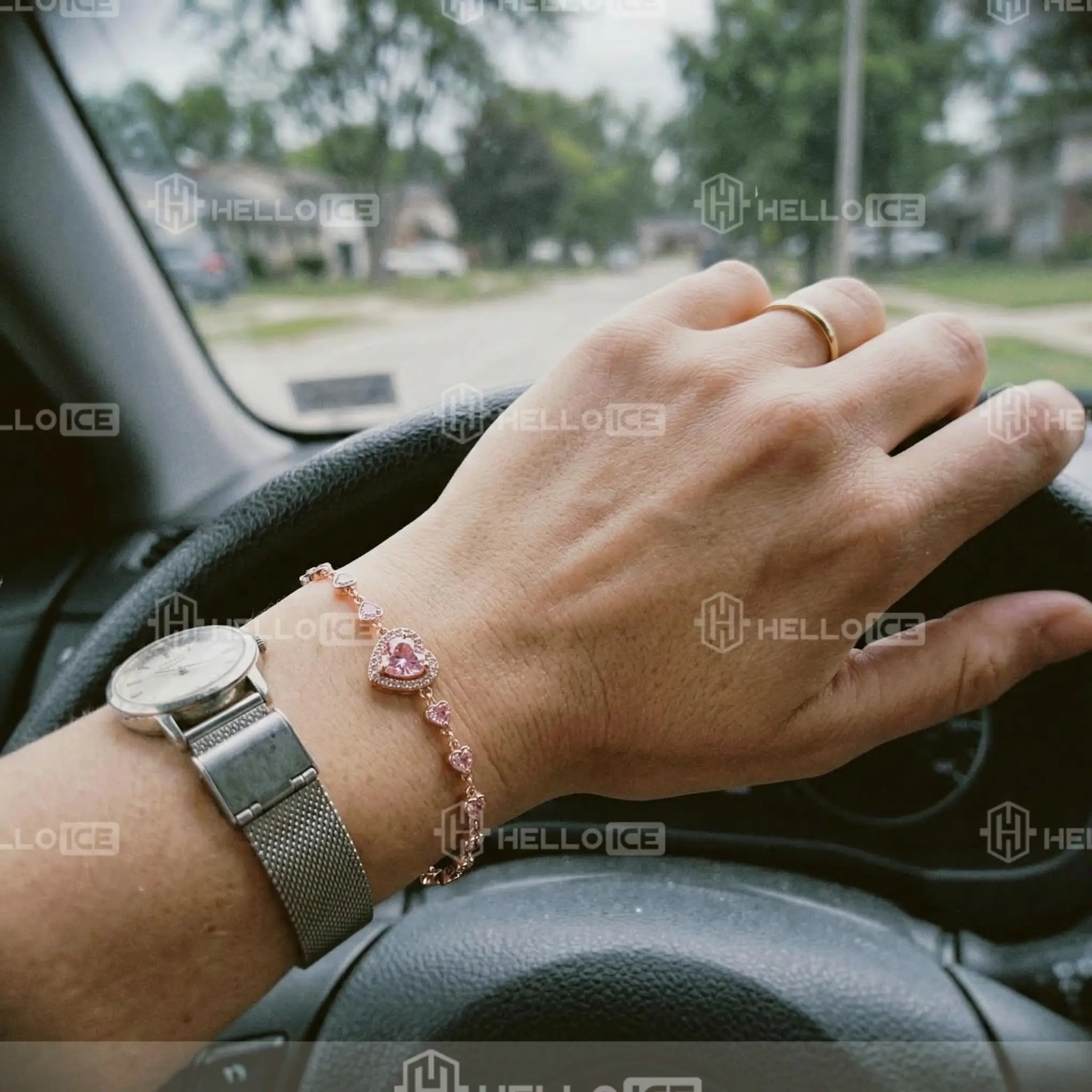 Helloice Review Image