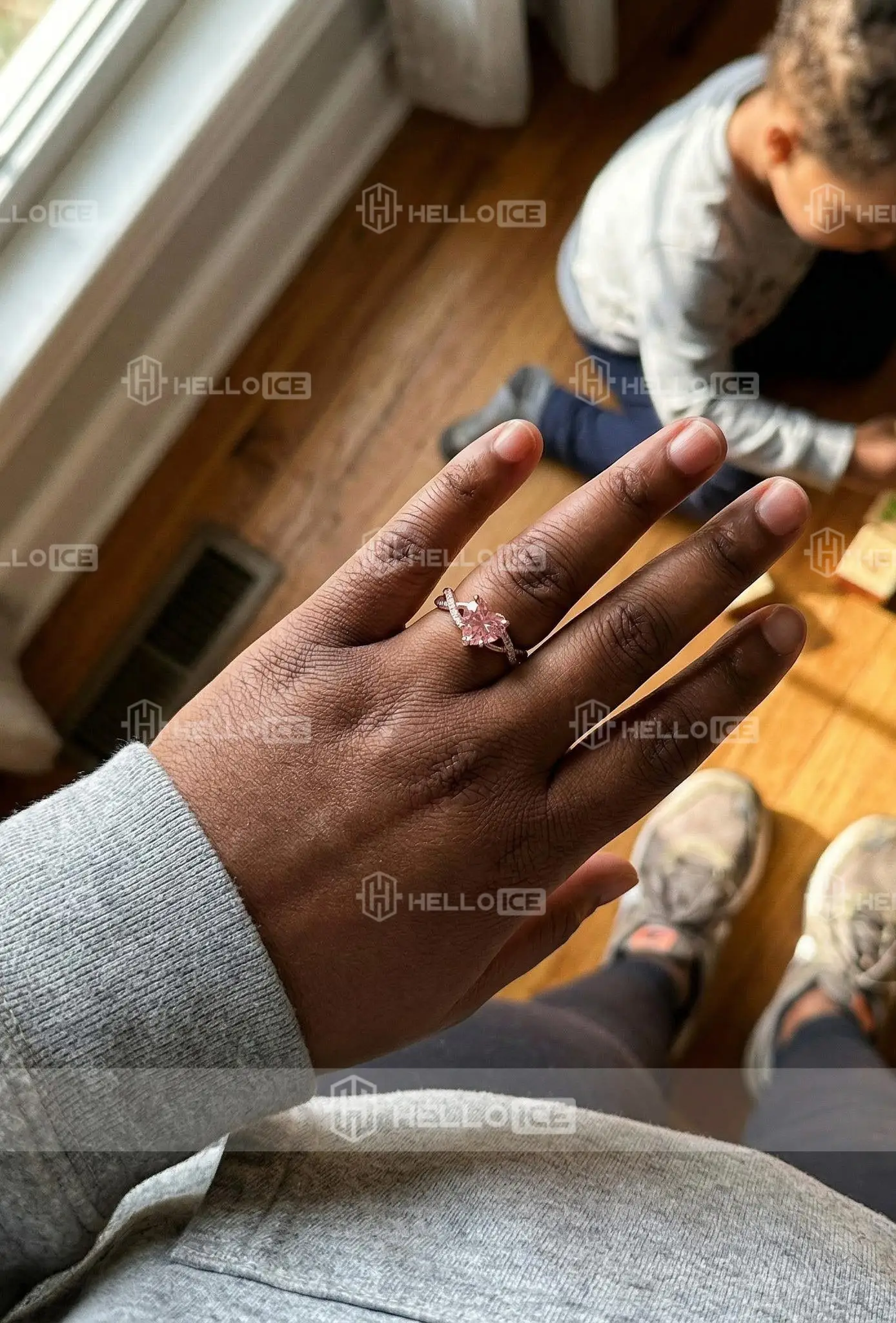 Helloice Review Image