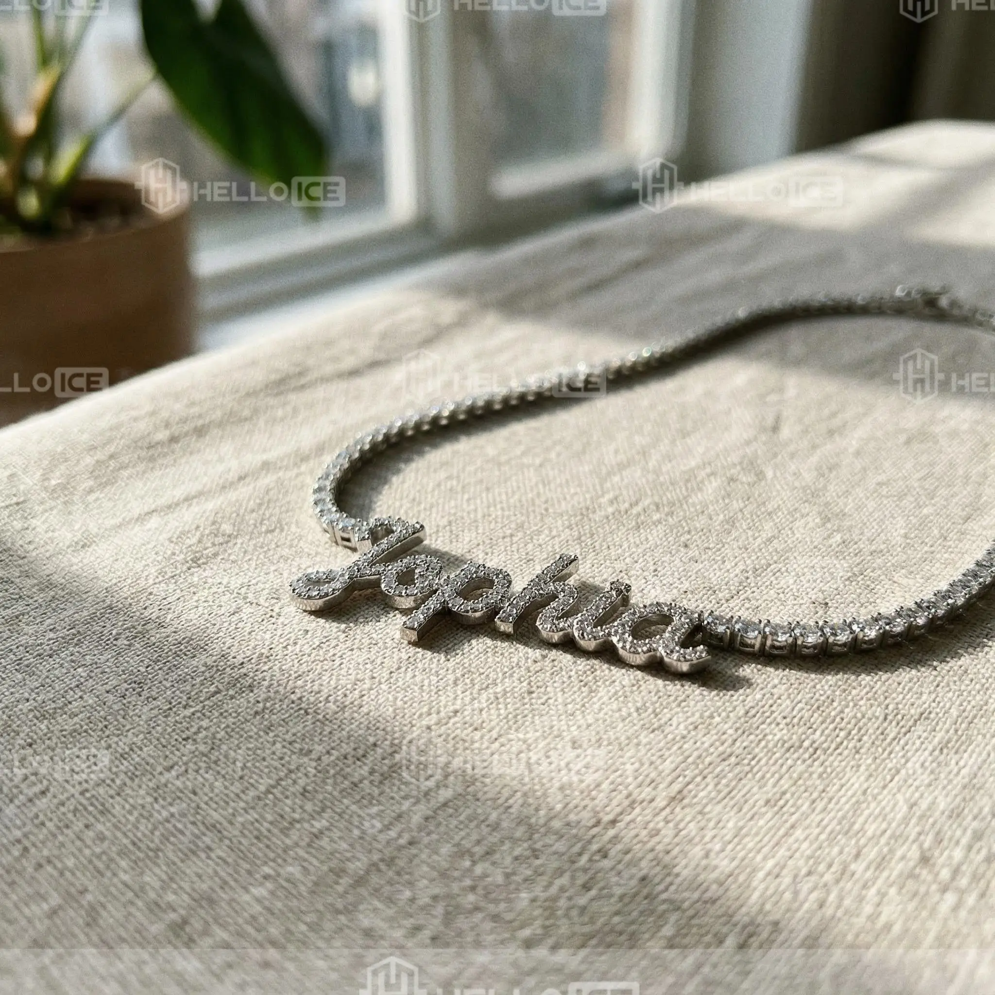 Helloice Review Image