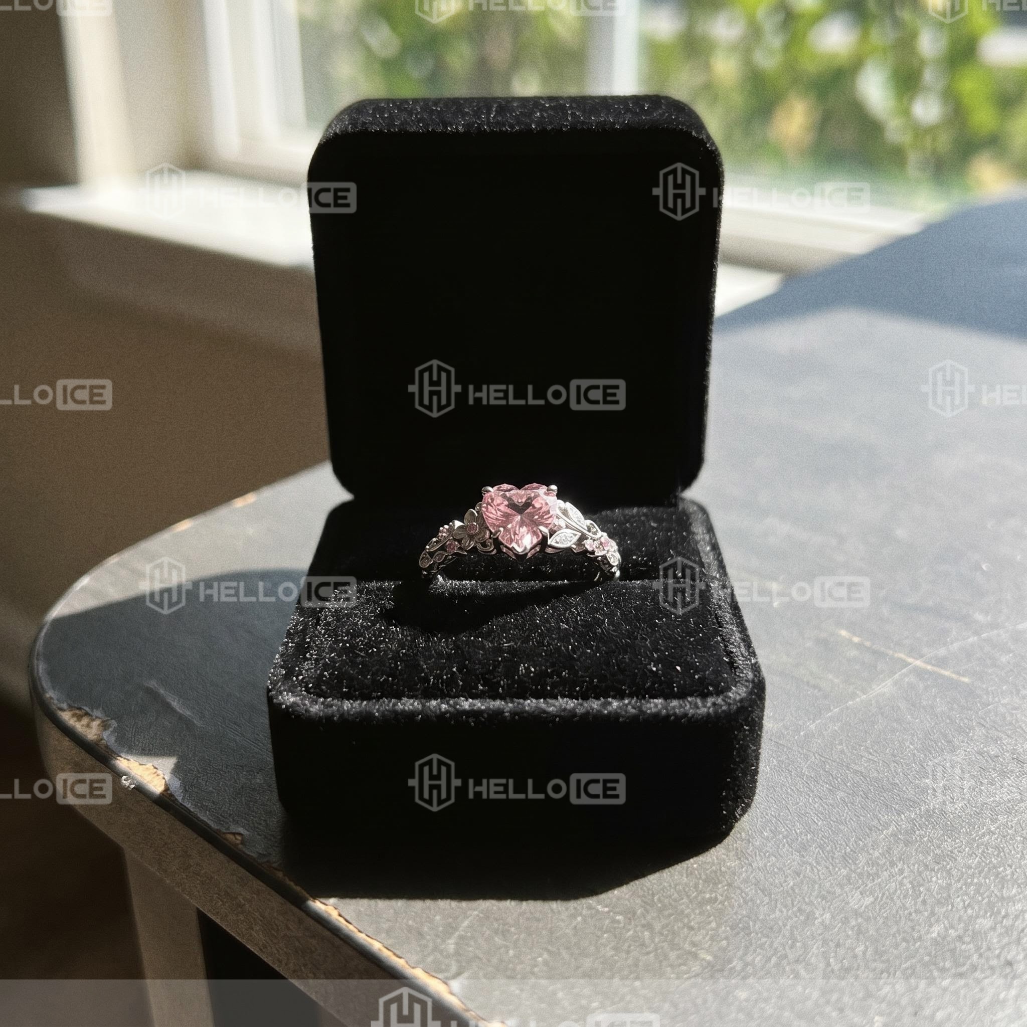 Helloice Review Image