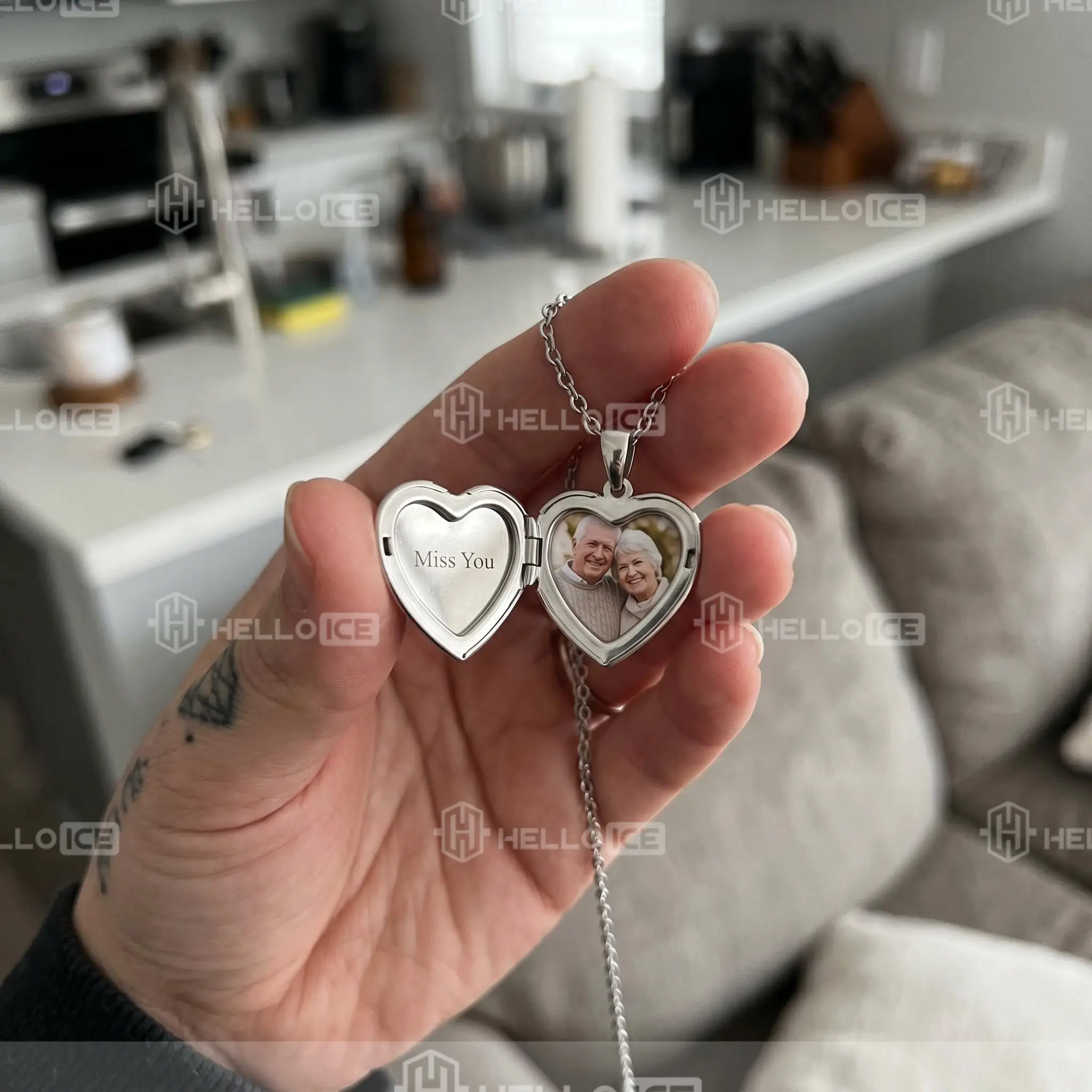 Helloice Review Image