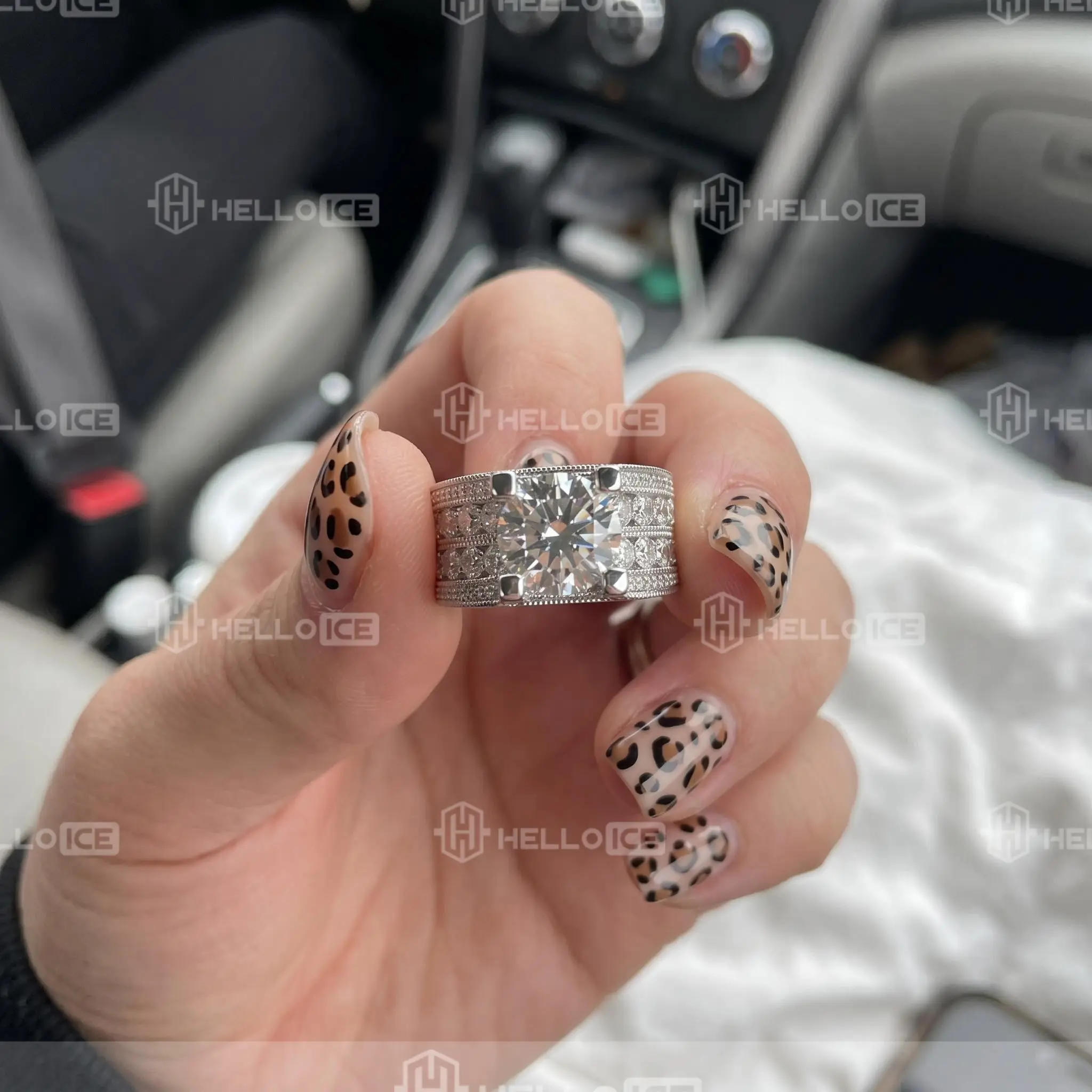 Helloice Review Image