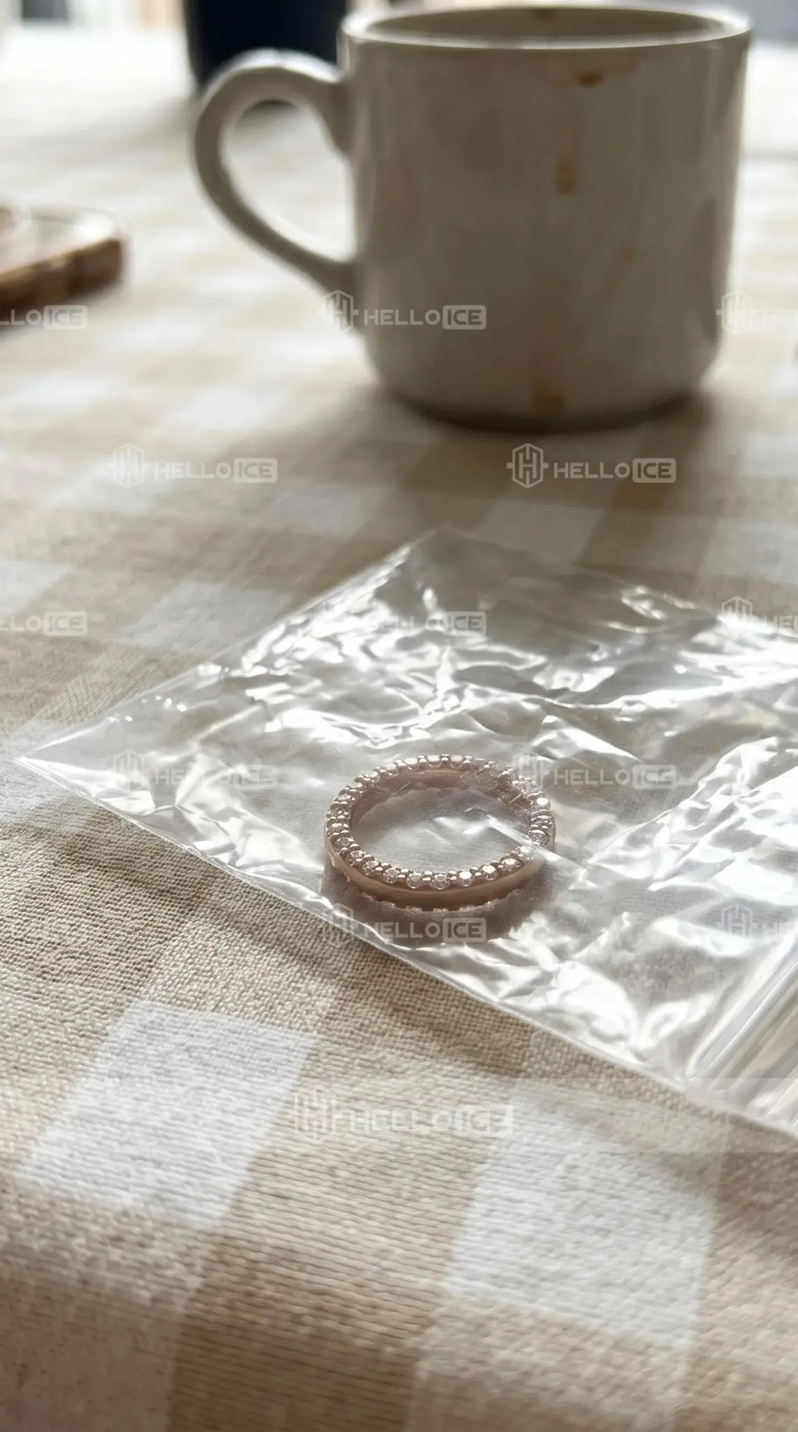 Helloice Review Image