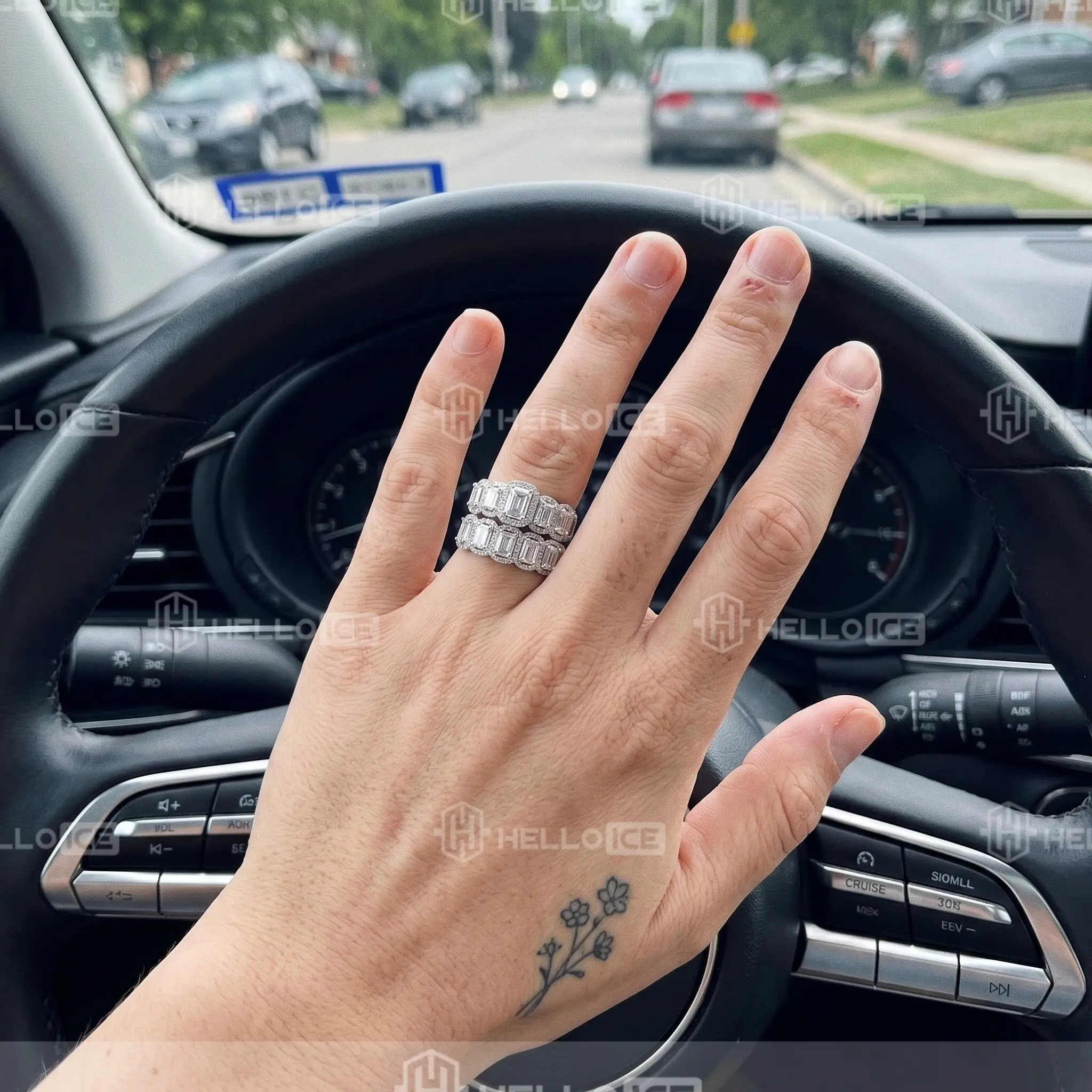 Helloice Review Image