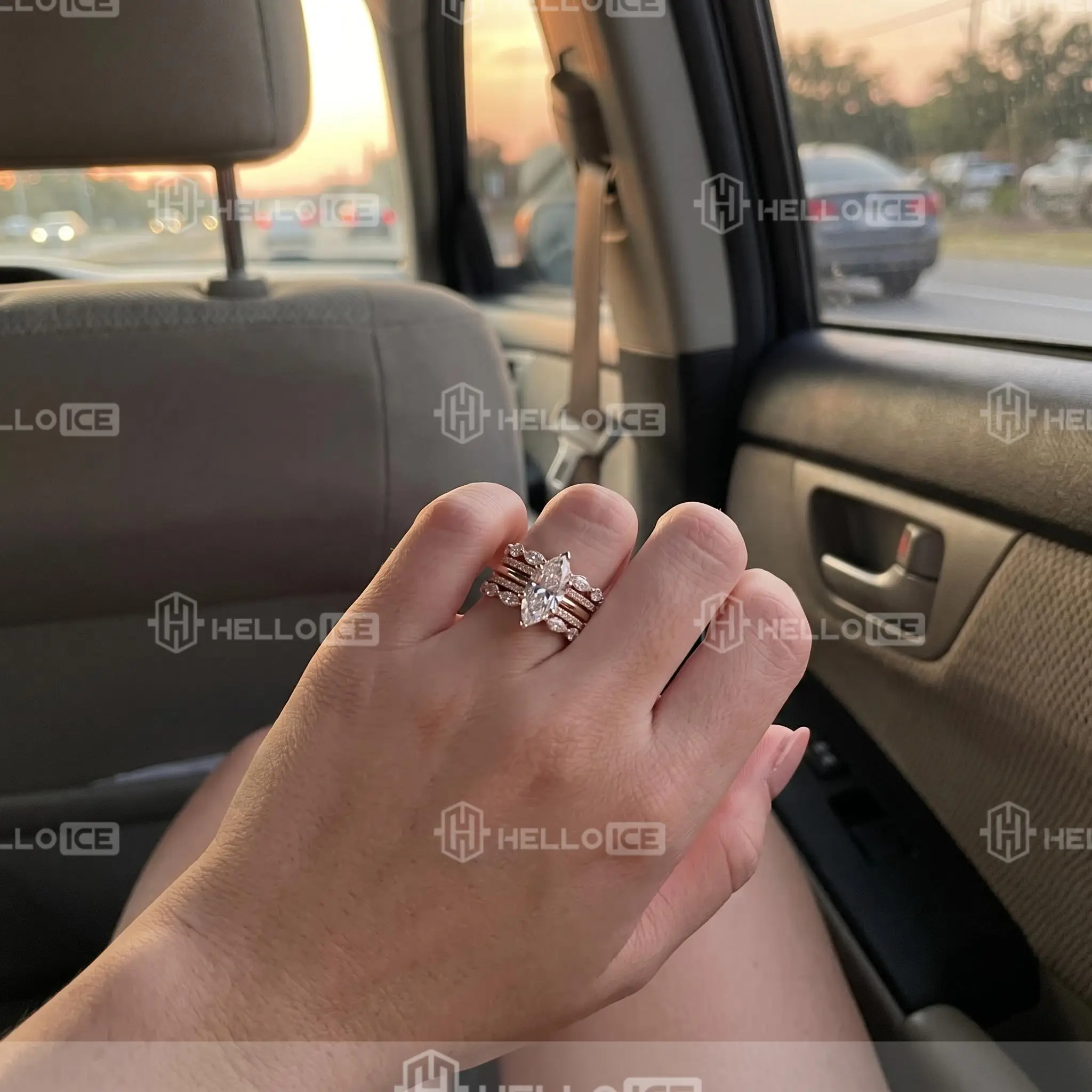 Helloice Review Image