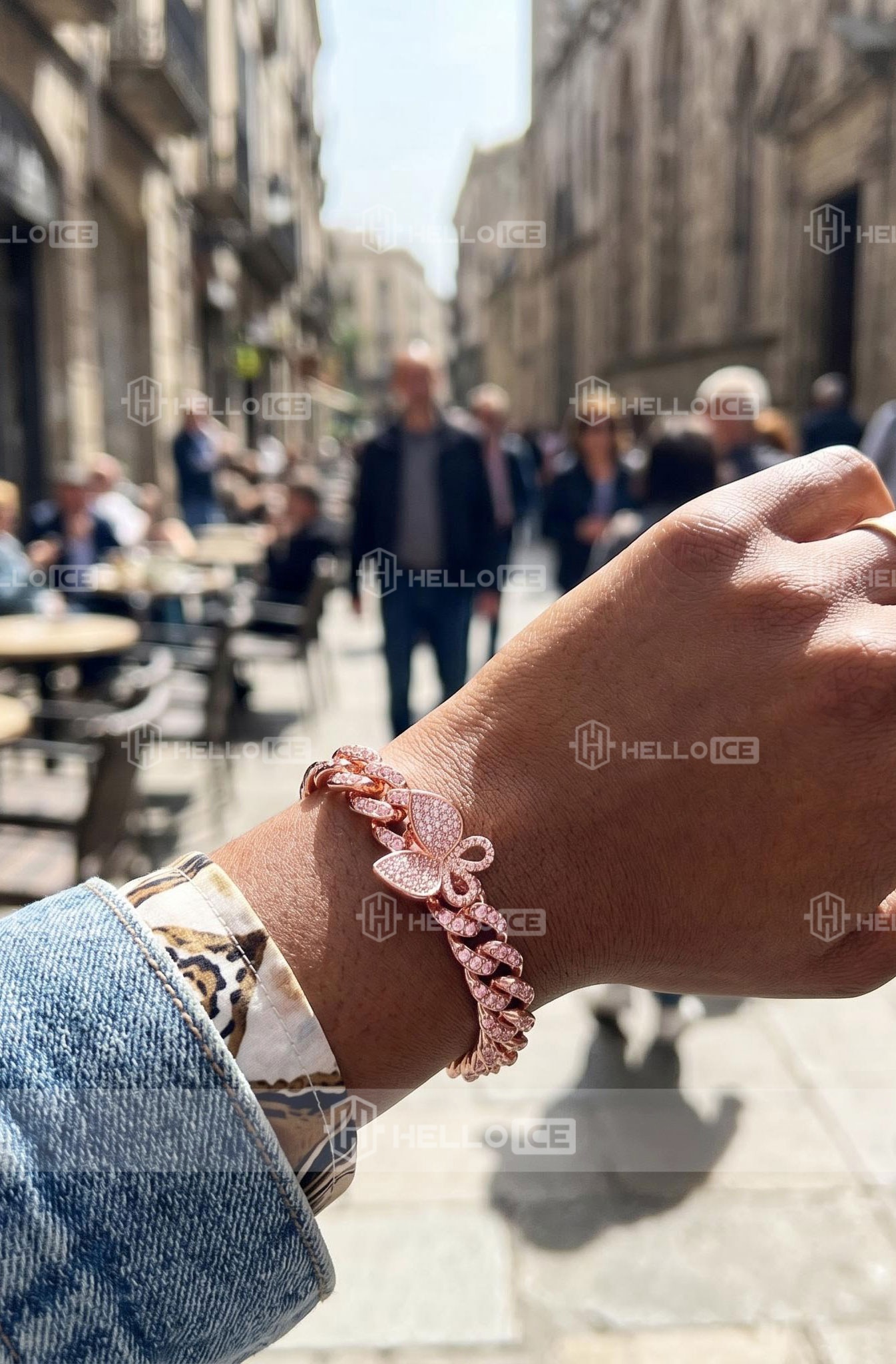 Helloice Review Image