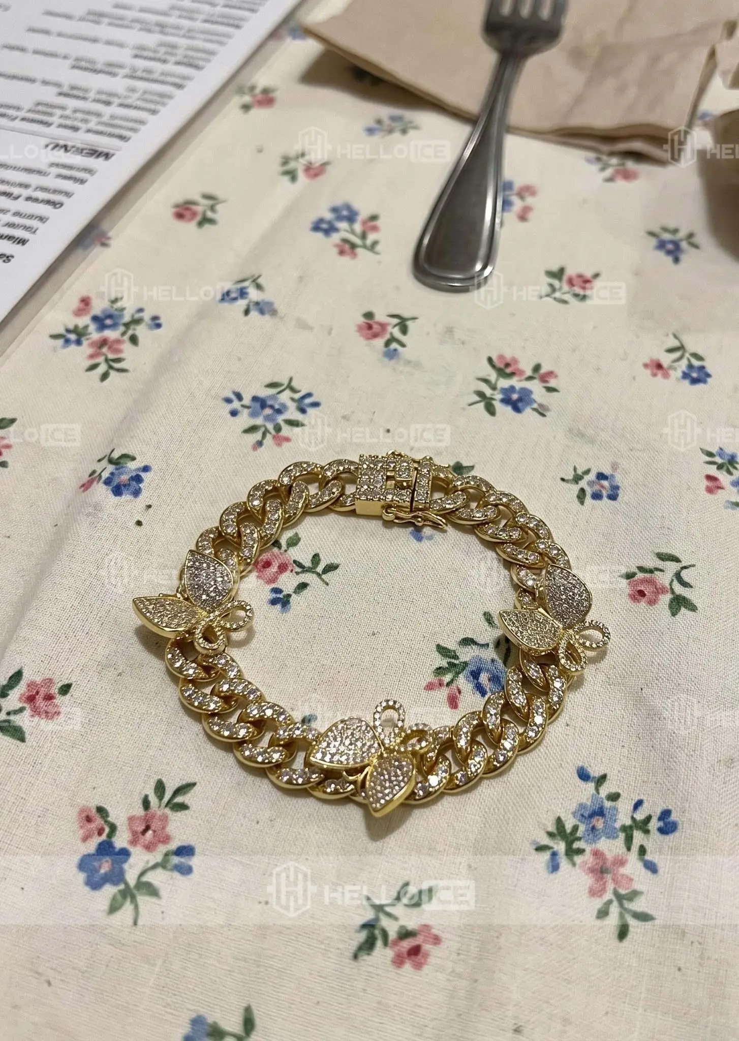 Helloice Review Image