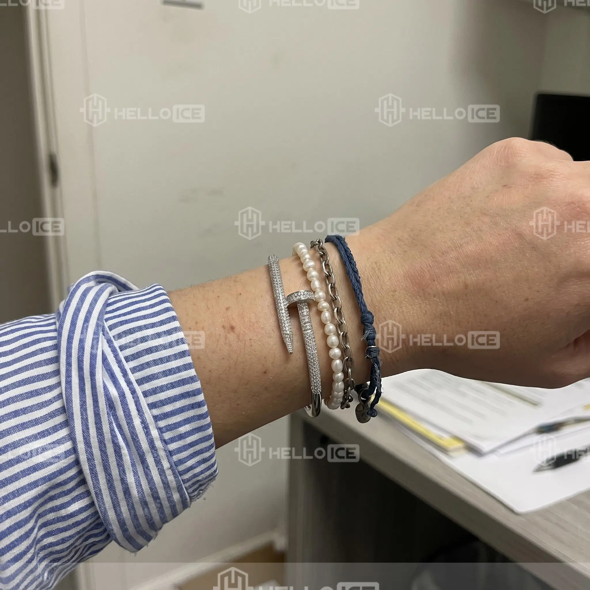 Helloice Review Image