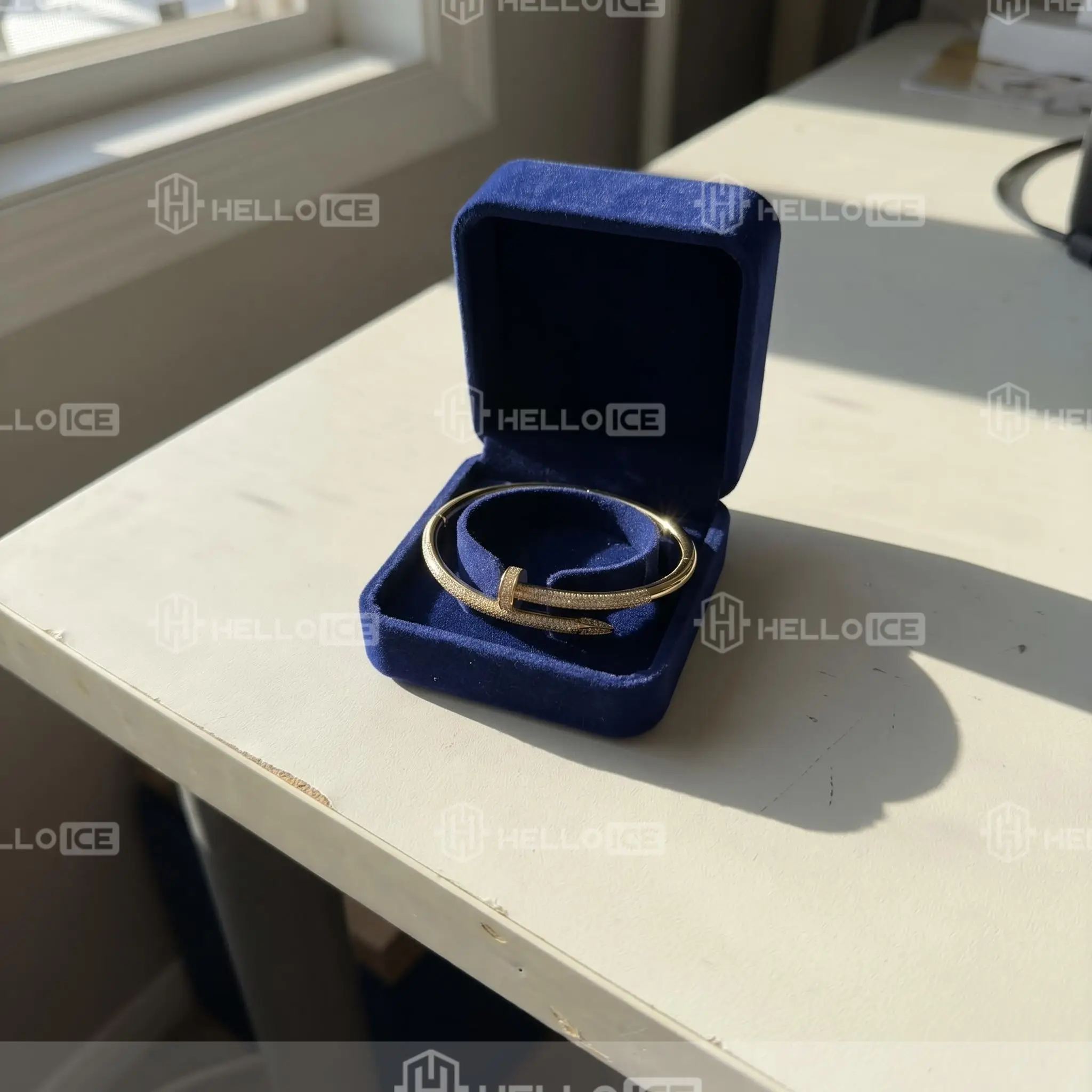 Helloice Review Image