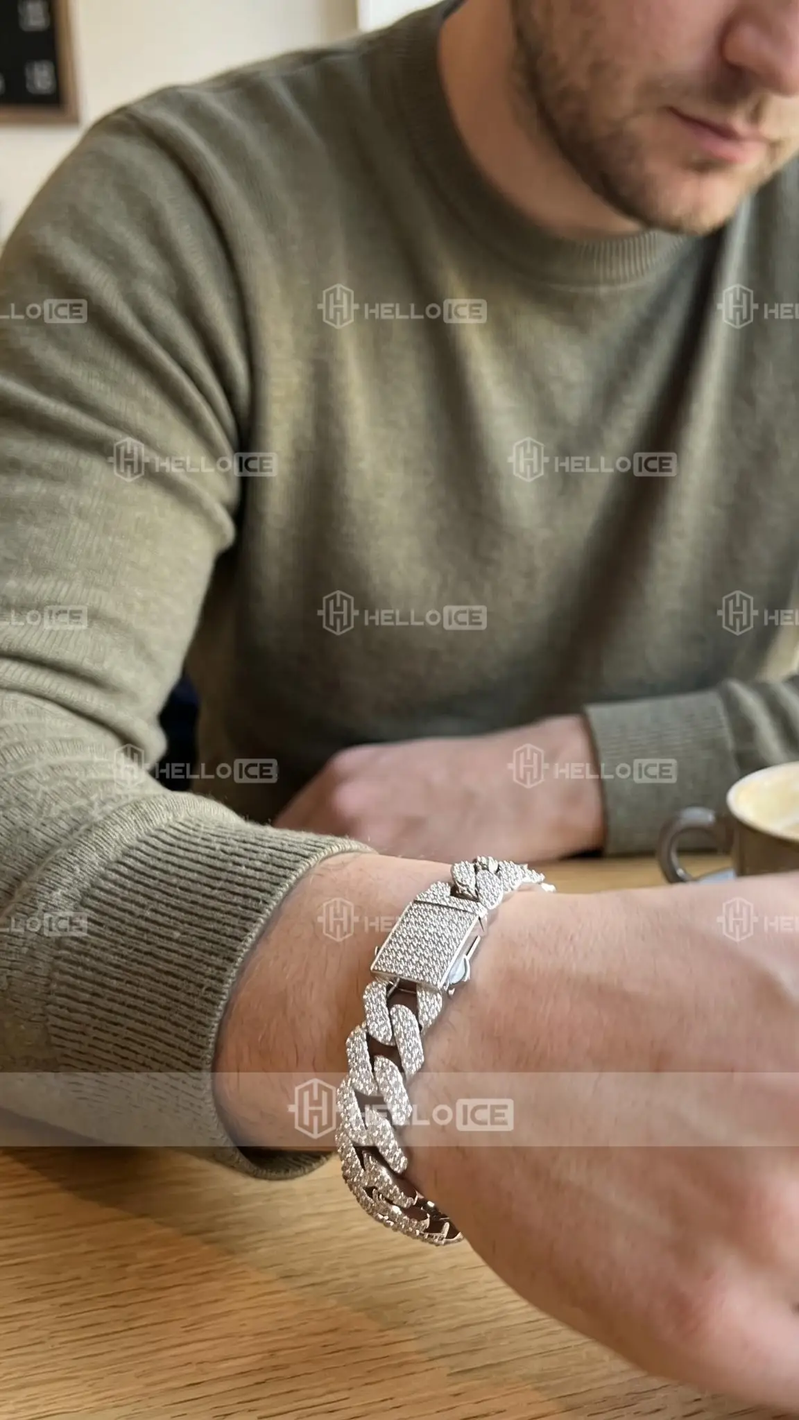 Helloice Review Image