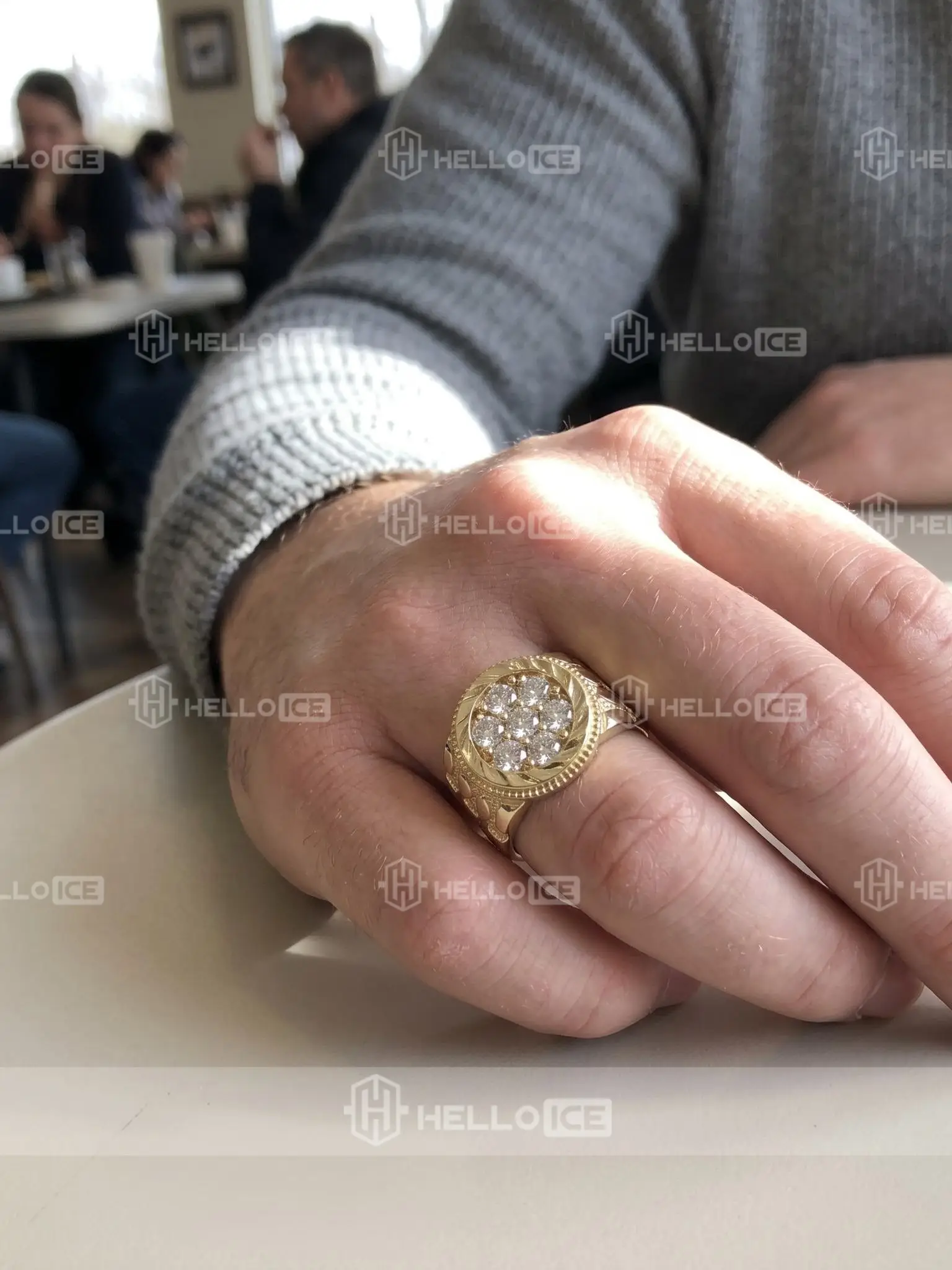 Helloice Review Image