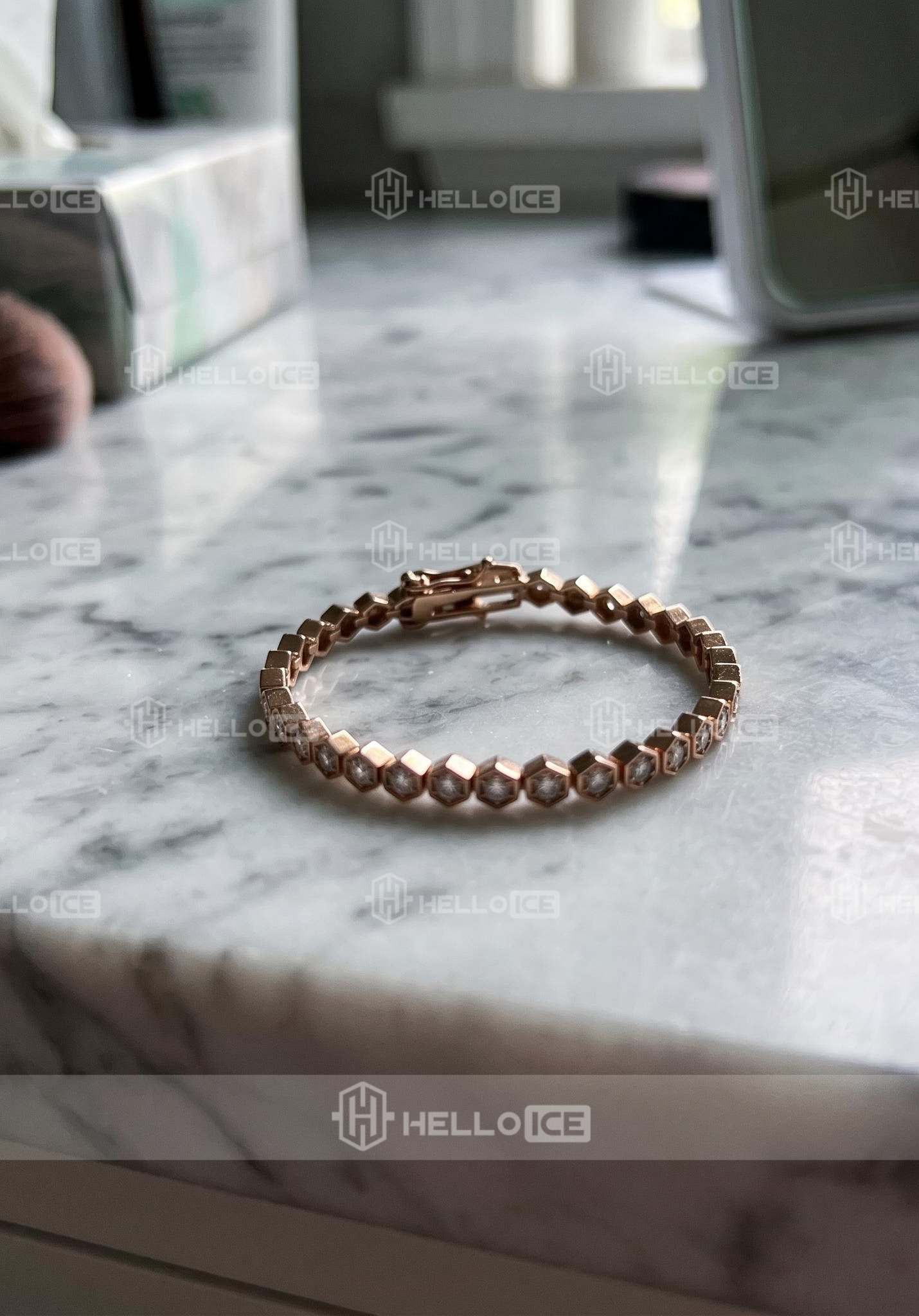 Helloice Review Image