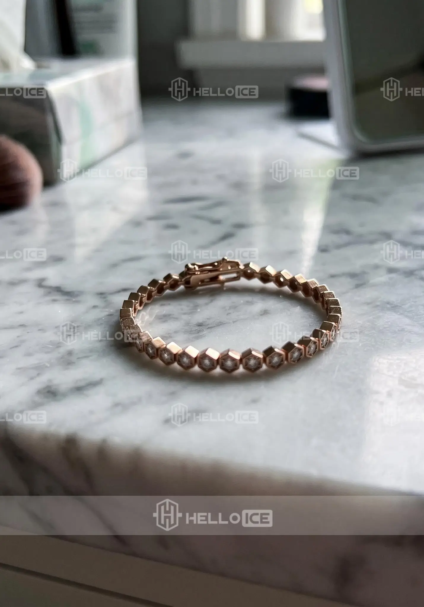 Helloice Review Image