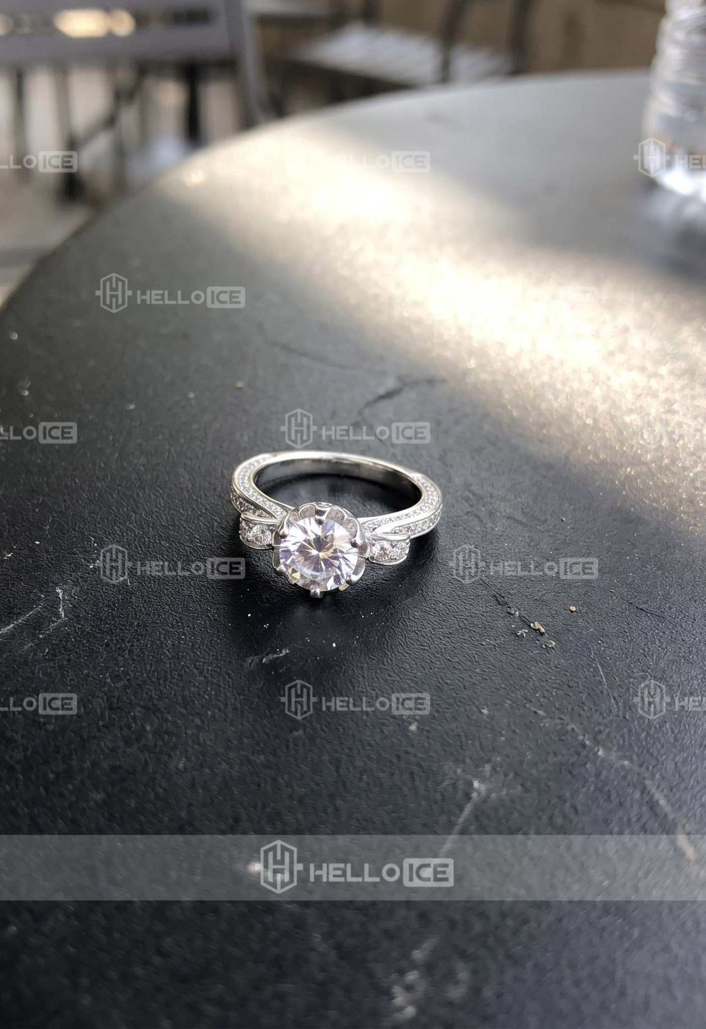 Helloice Review Image