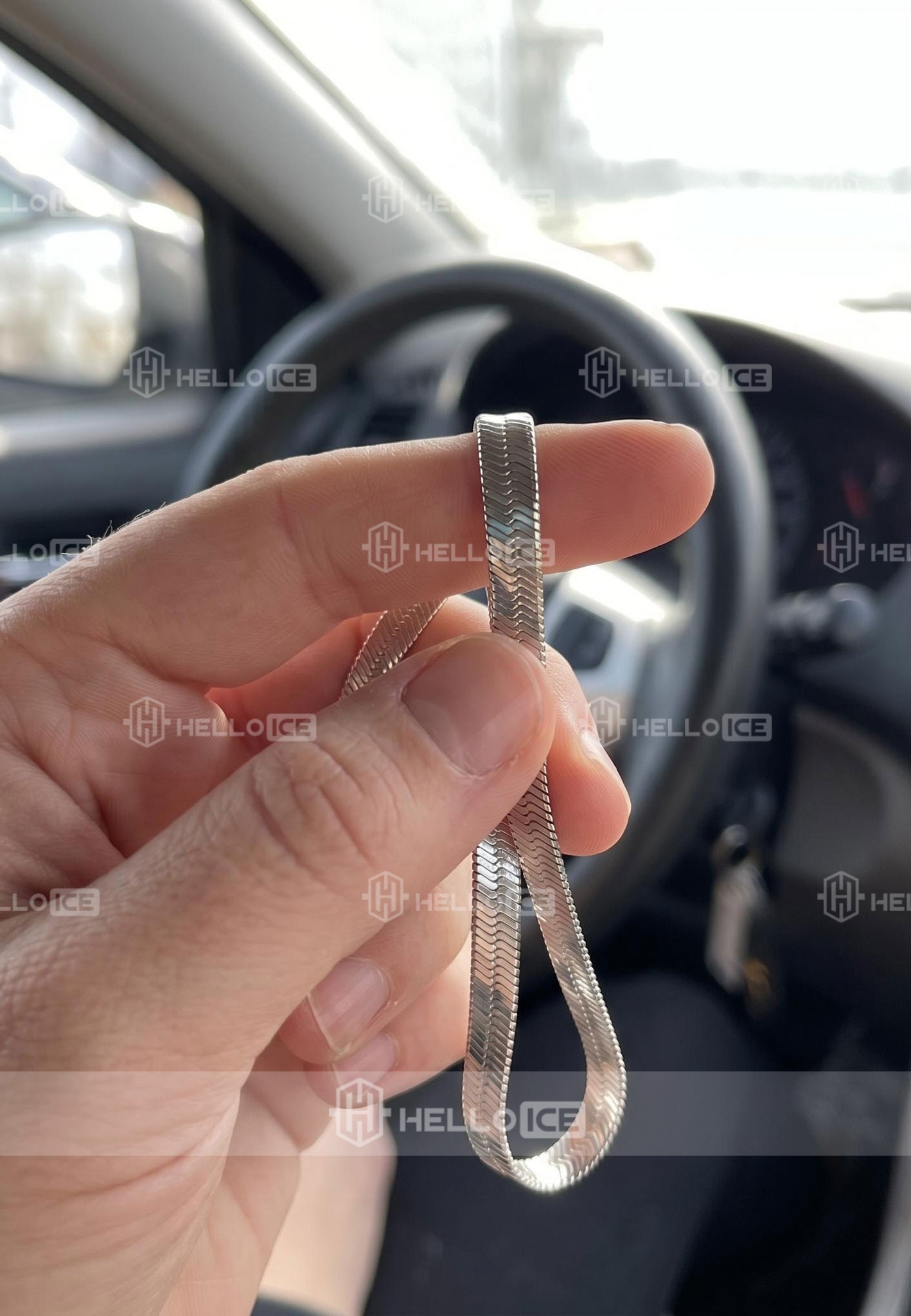 Helloice Review Image