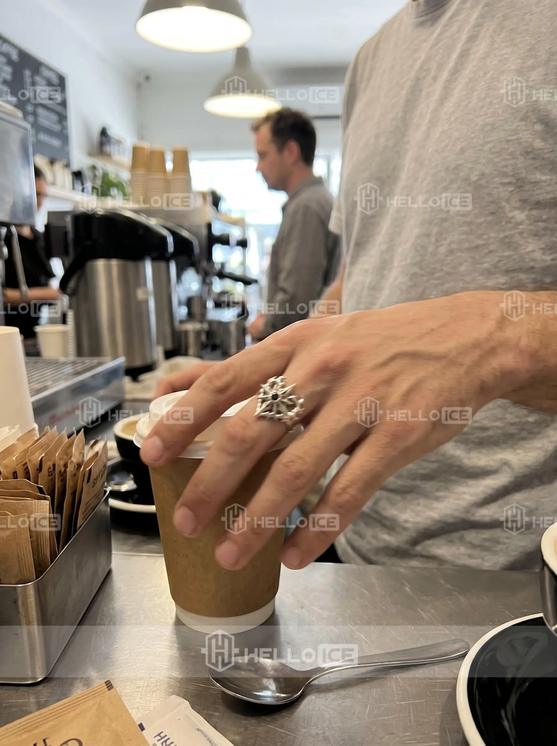 Helloice Review Image